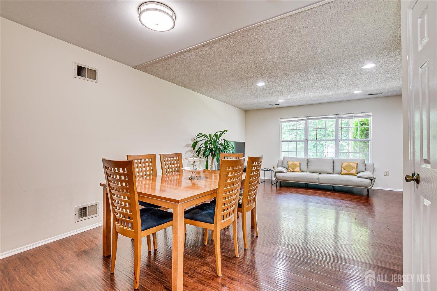 900 Thomas Avenue Image 1