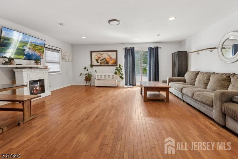 101 Pergola Avenue Image 5