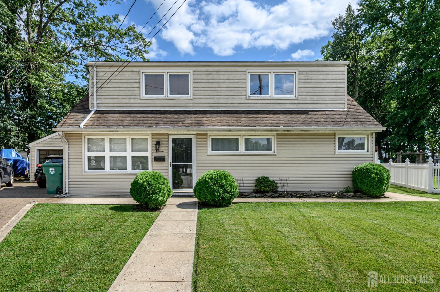 7 Lynn Court, Edison, NJ, 08817