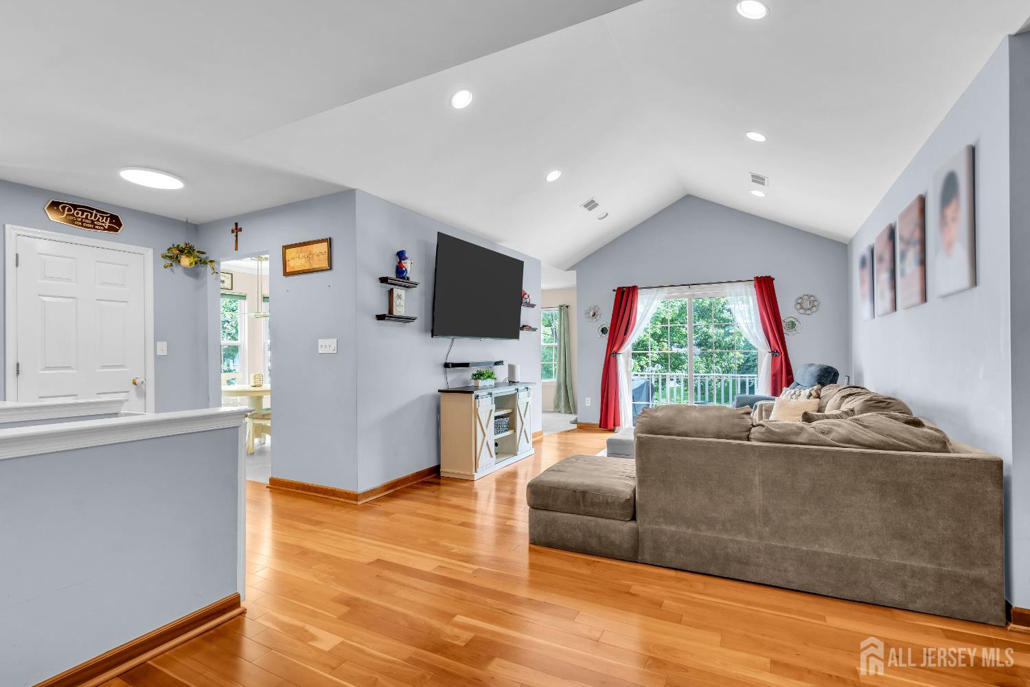 1708 Cypress Lane Image 5