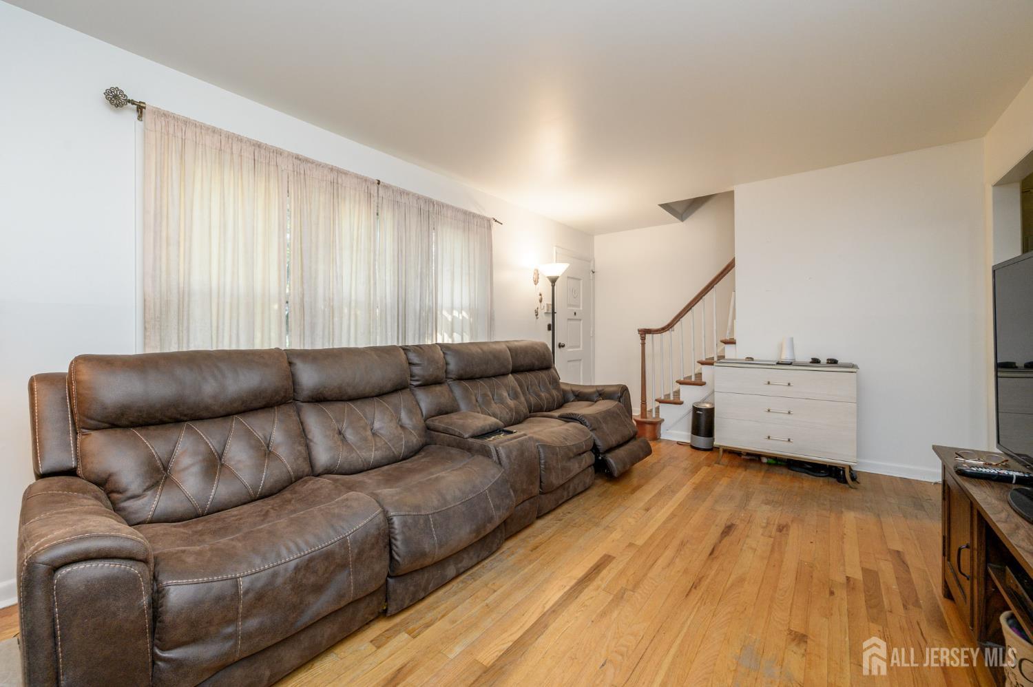 270 Ashwood Avenue Image 5