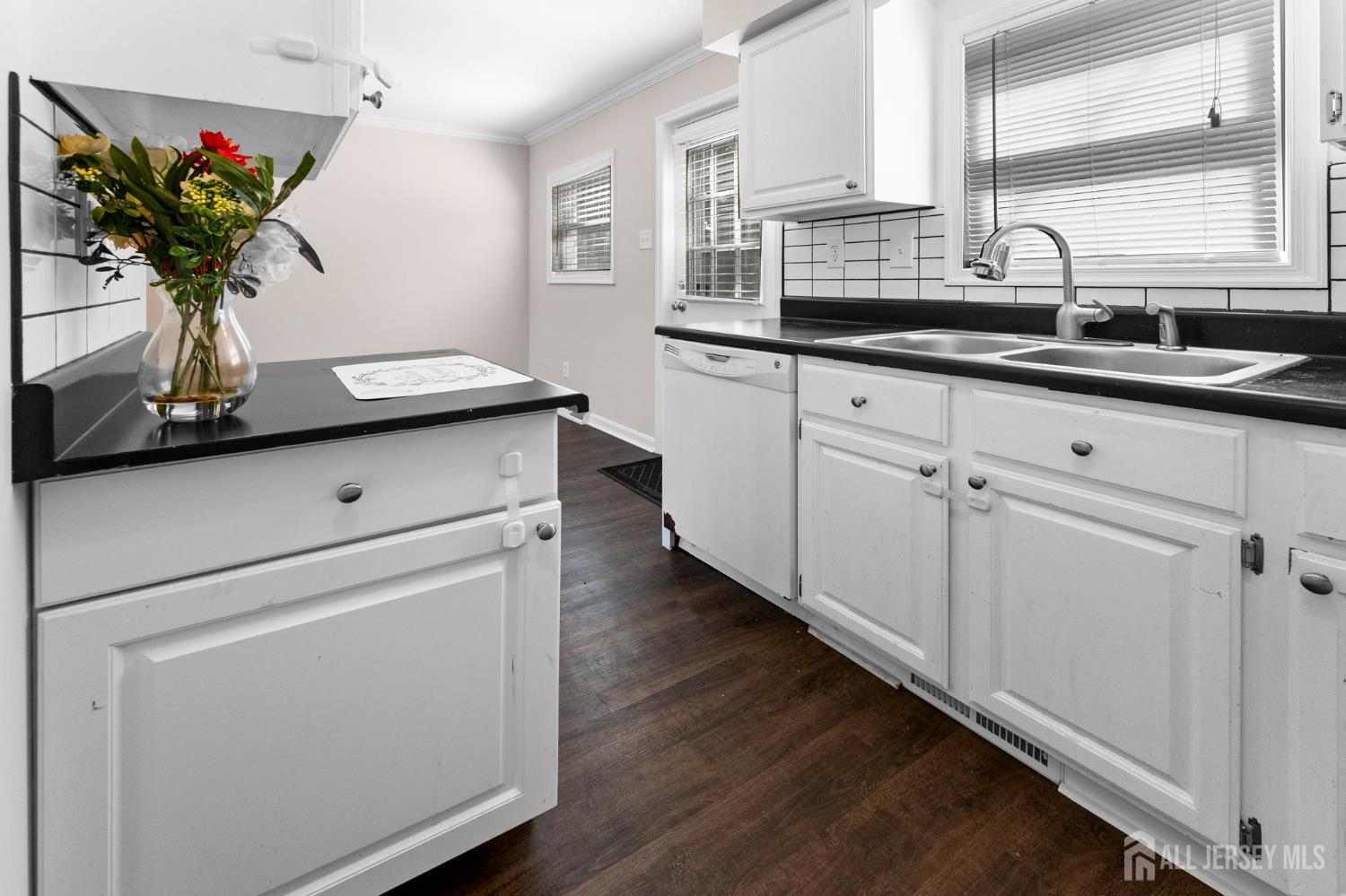 284-286 Silzer Street, Perth Amboy, NJ, 08861 image 9