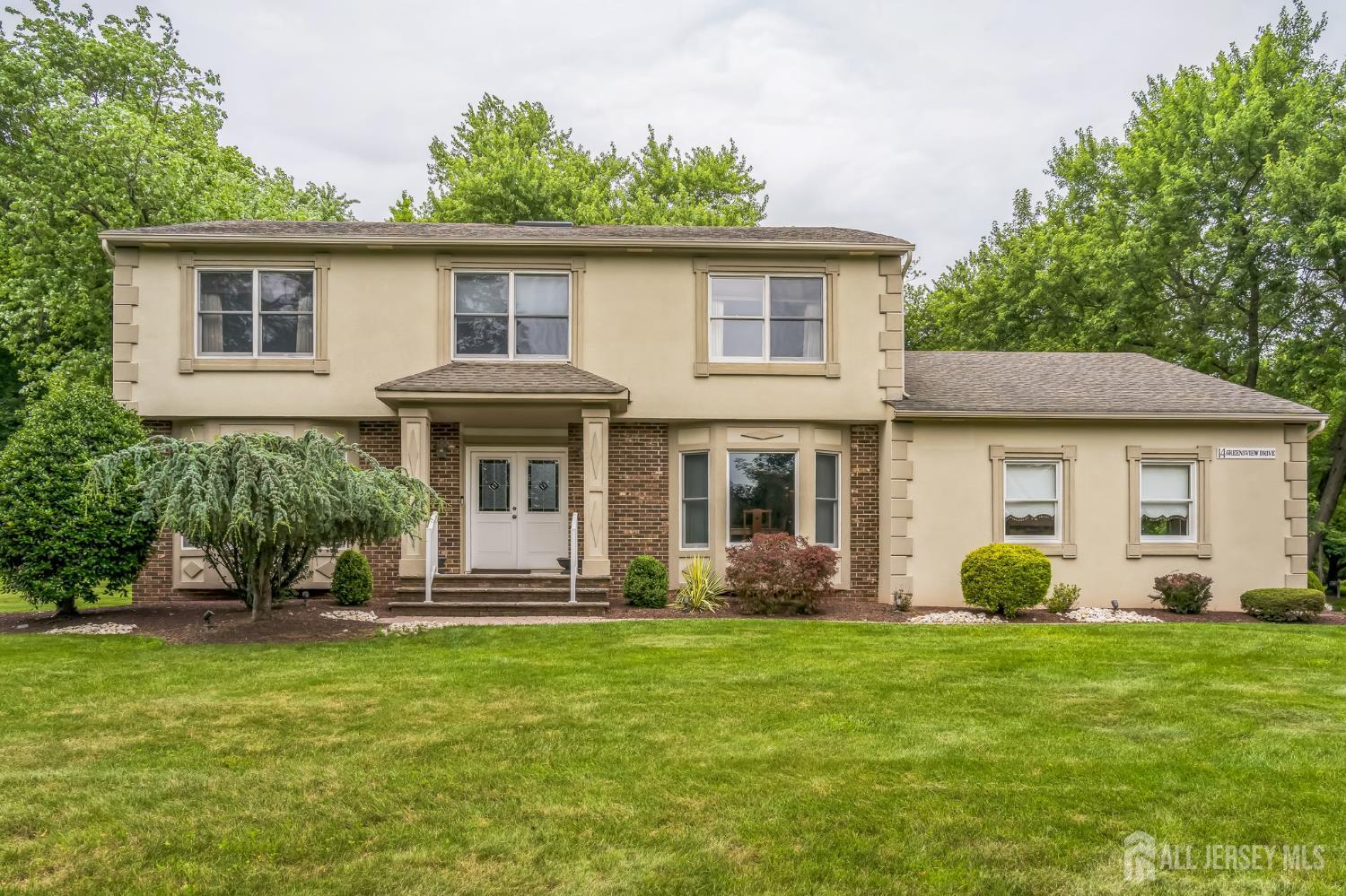 14 GREENSVIEW Drive Image 2
