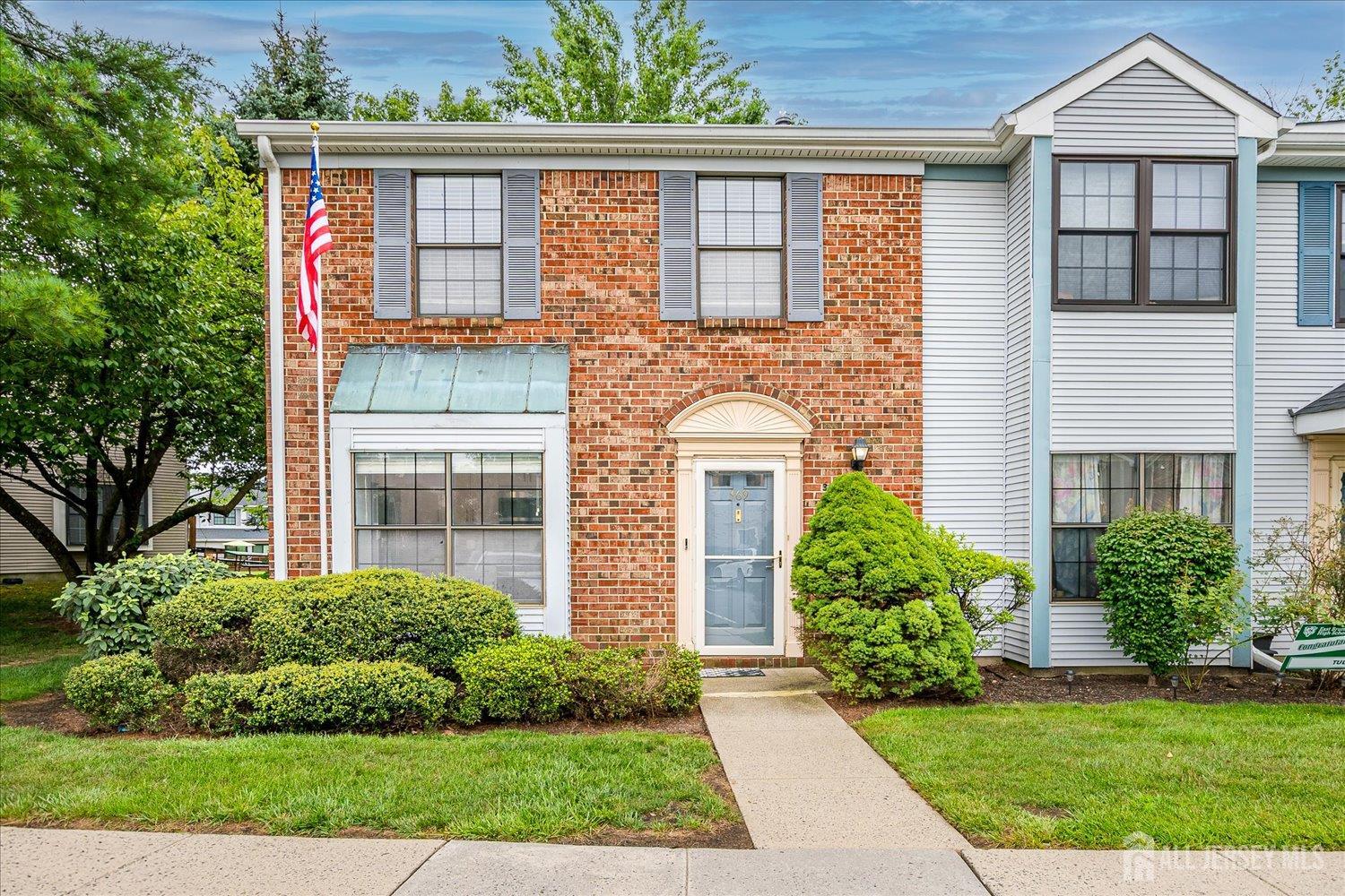 369 Bromley Place Image 1
