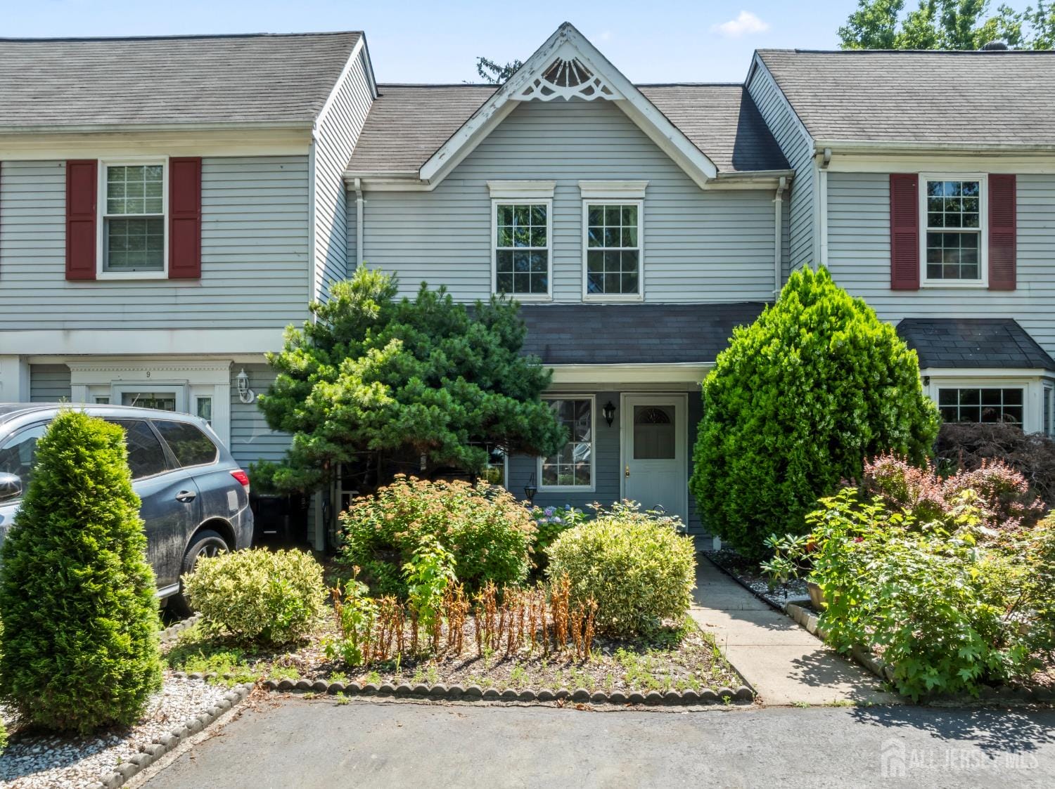 7 Letts Court Image 1