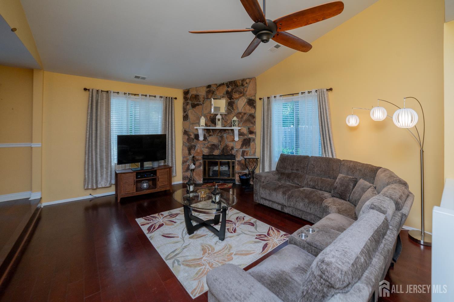 39 Lexington Circle Image 4