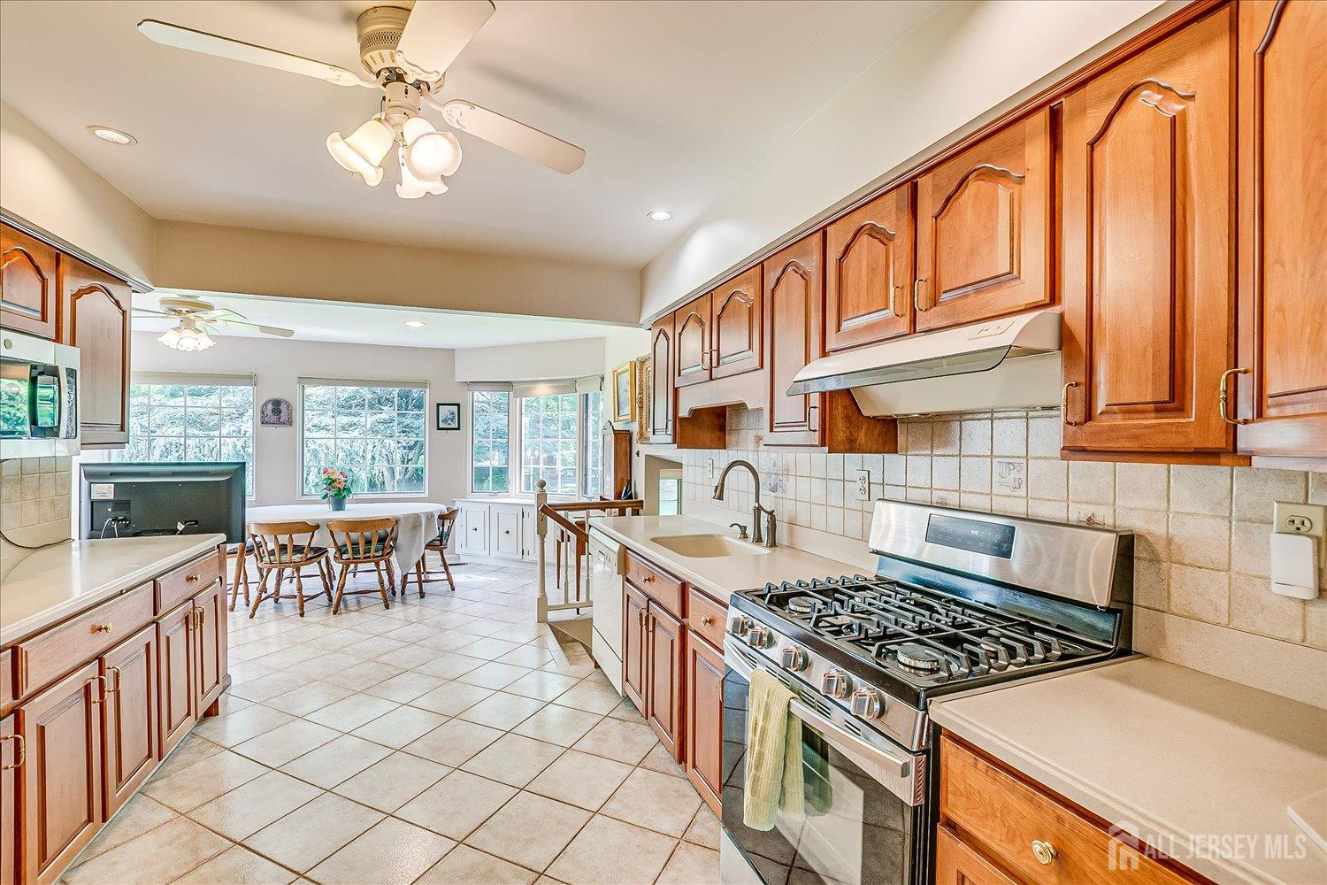 64 Annette Drive, Edison, NJ, 08820 image 31