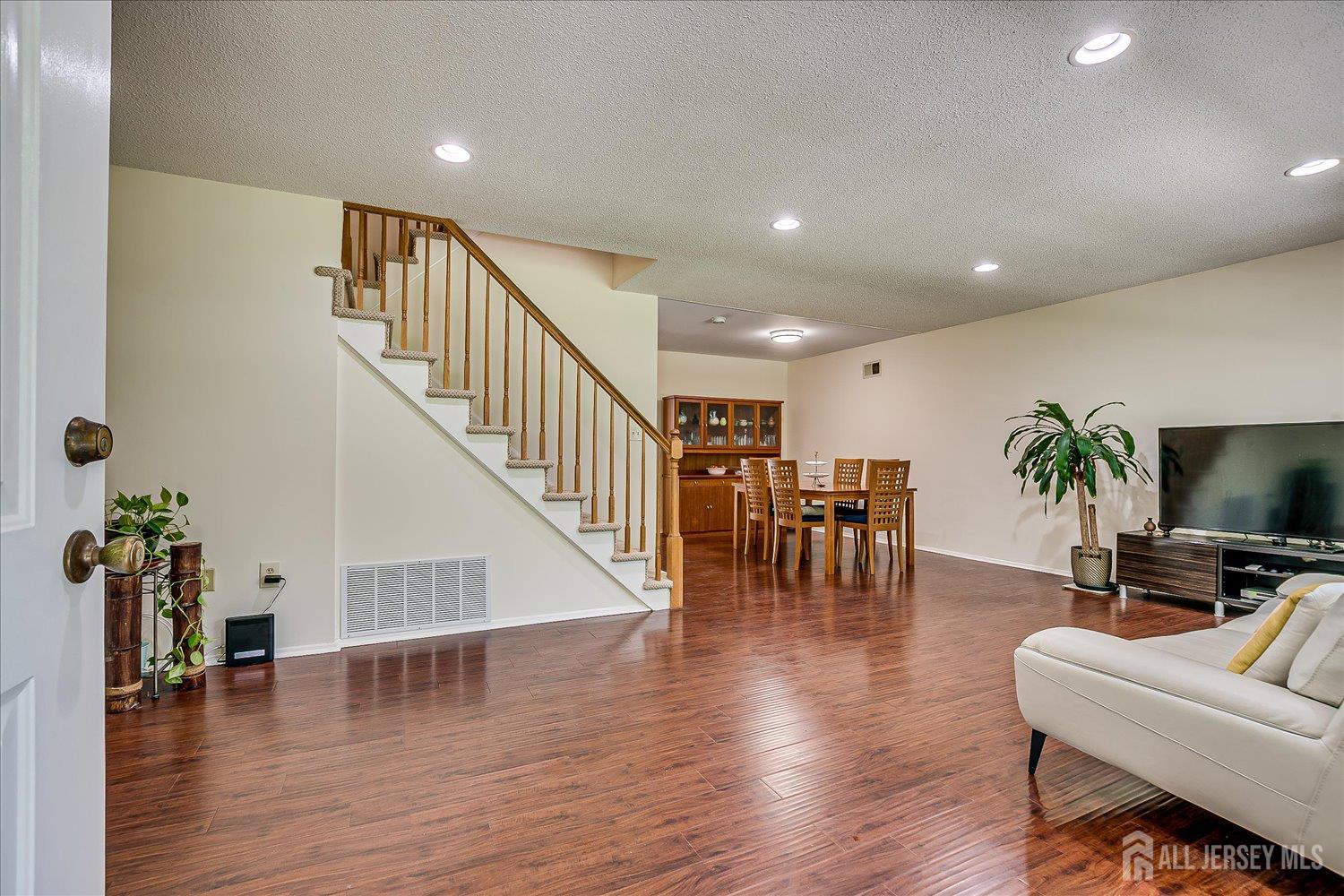 900 Thomas Avenue, North Brunswick, NJ, 08902 image 27