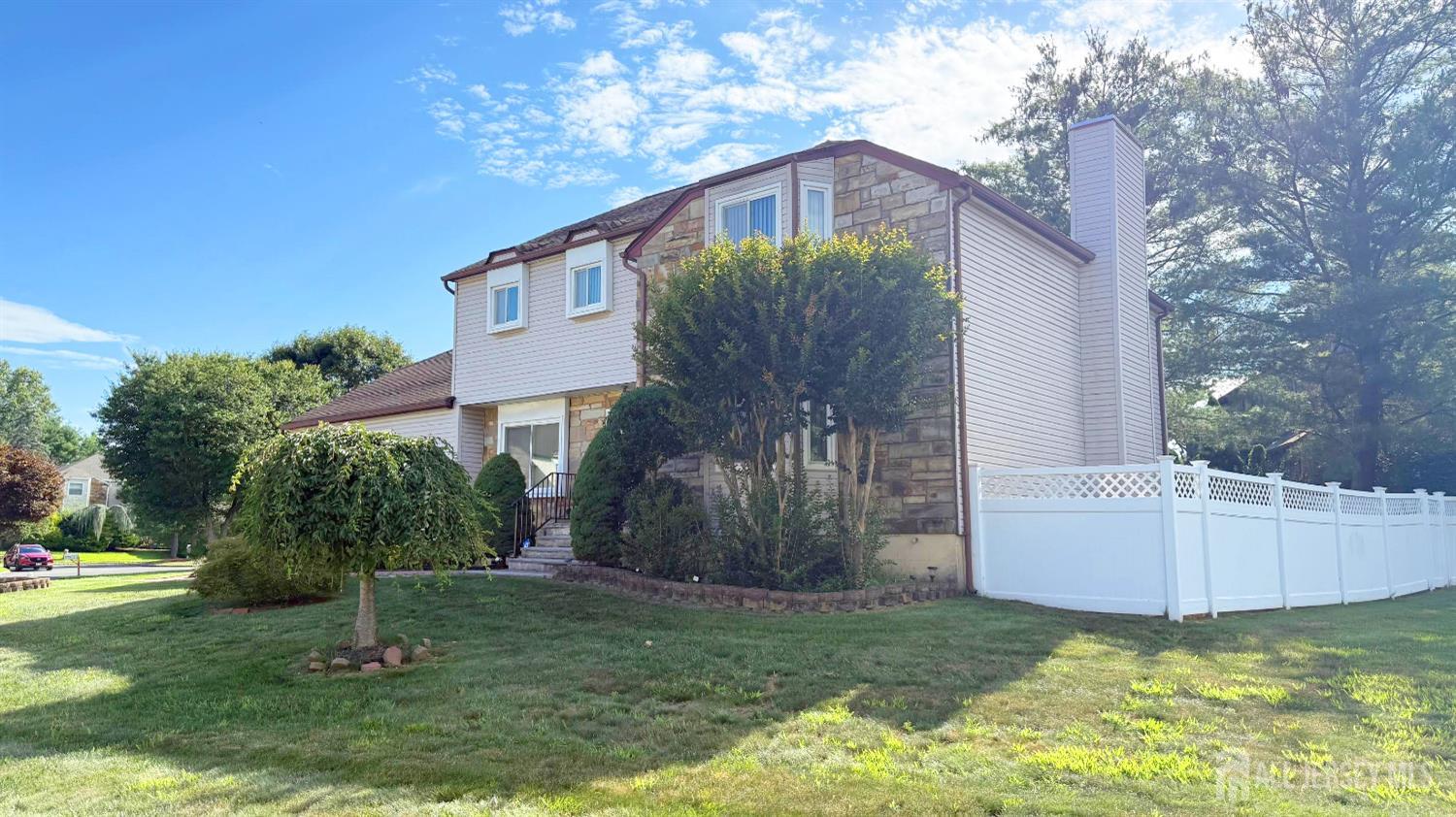 7 Mariposa Place Image 3