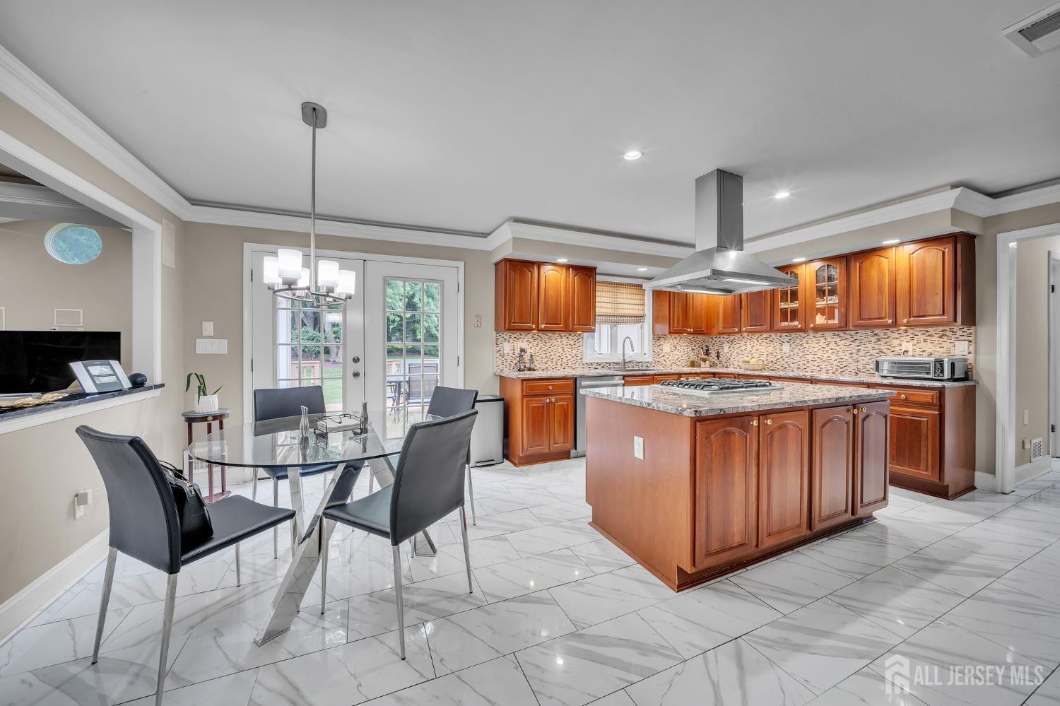 14 GREENSVIEW Drive Image 5