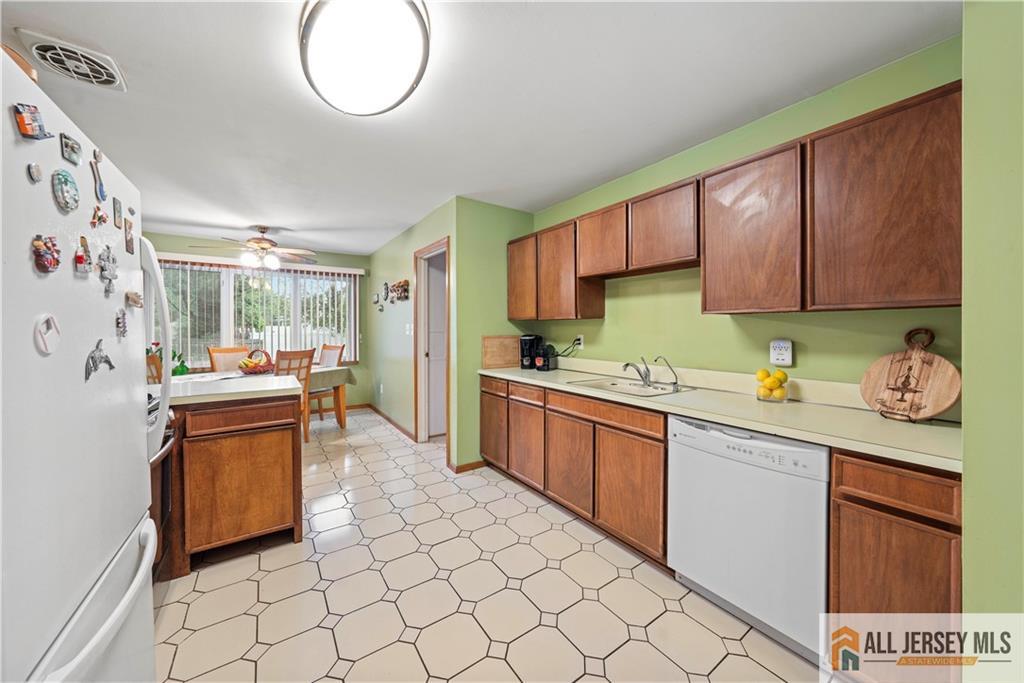 41 Jonathan Drive, Edison, NJ, 08820 image 9