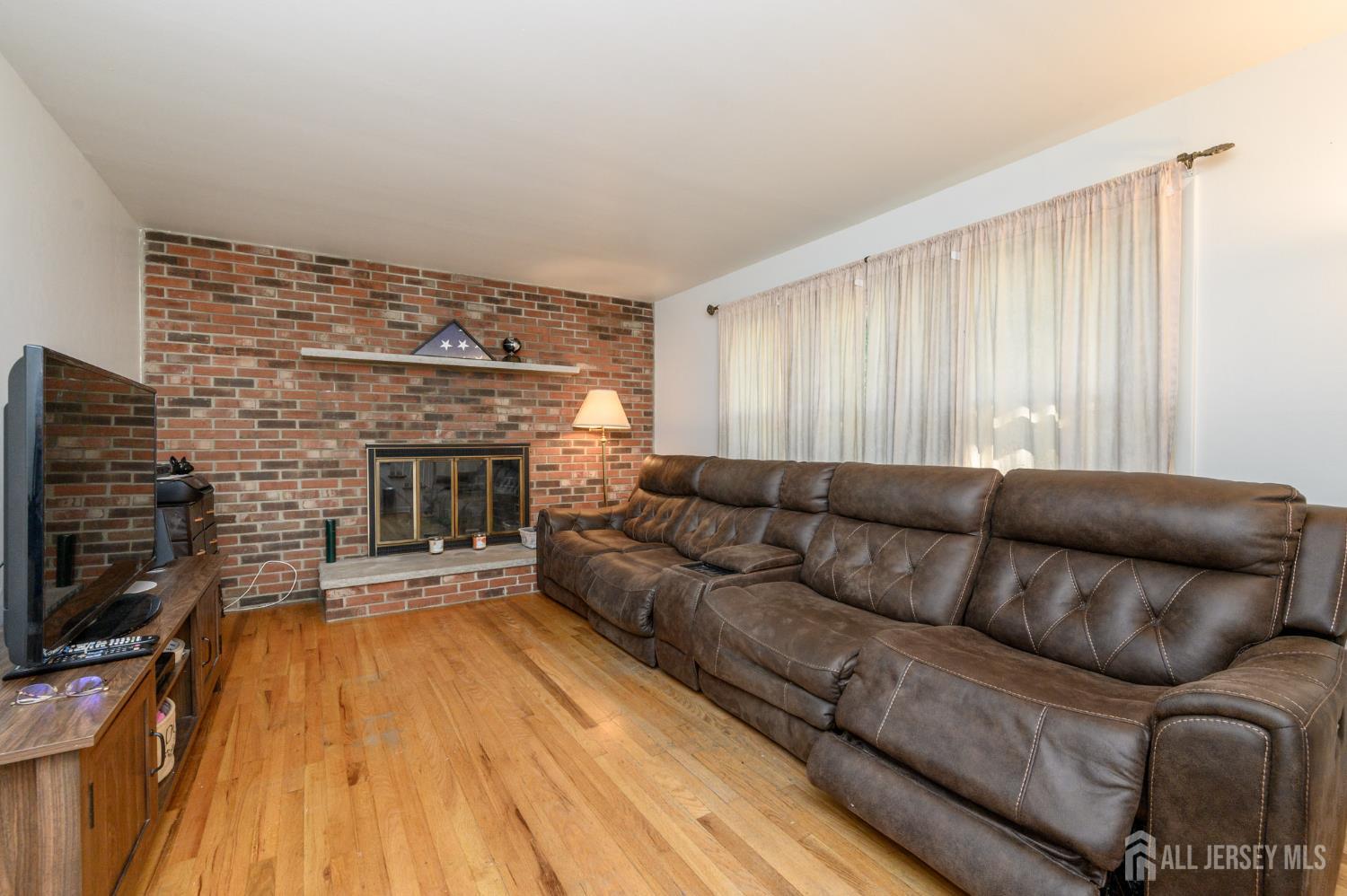 270 Ashwood Avenue Image 4