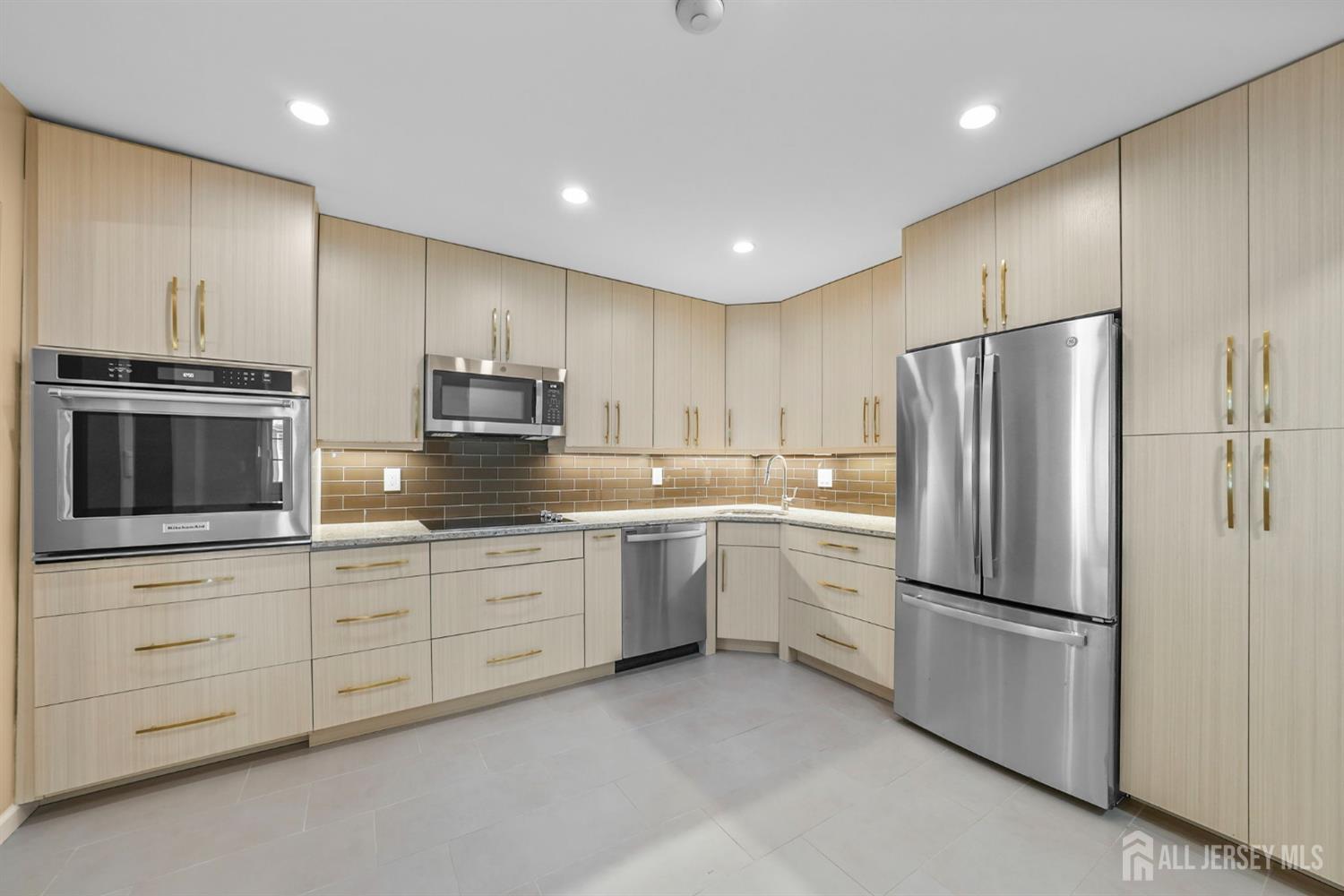 15 Betsy Ross Drive B Image 2