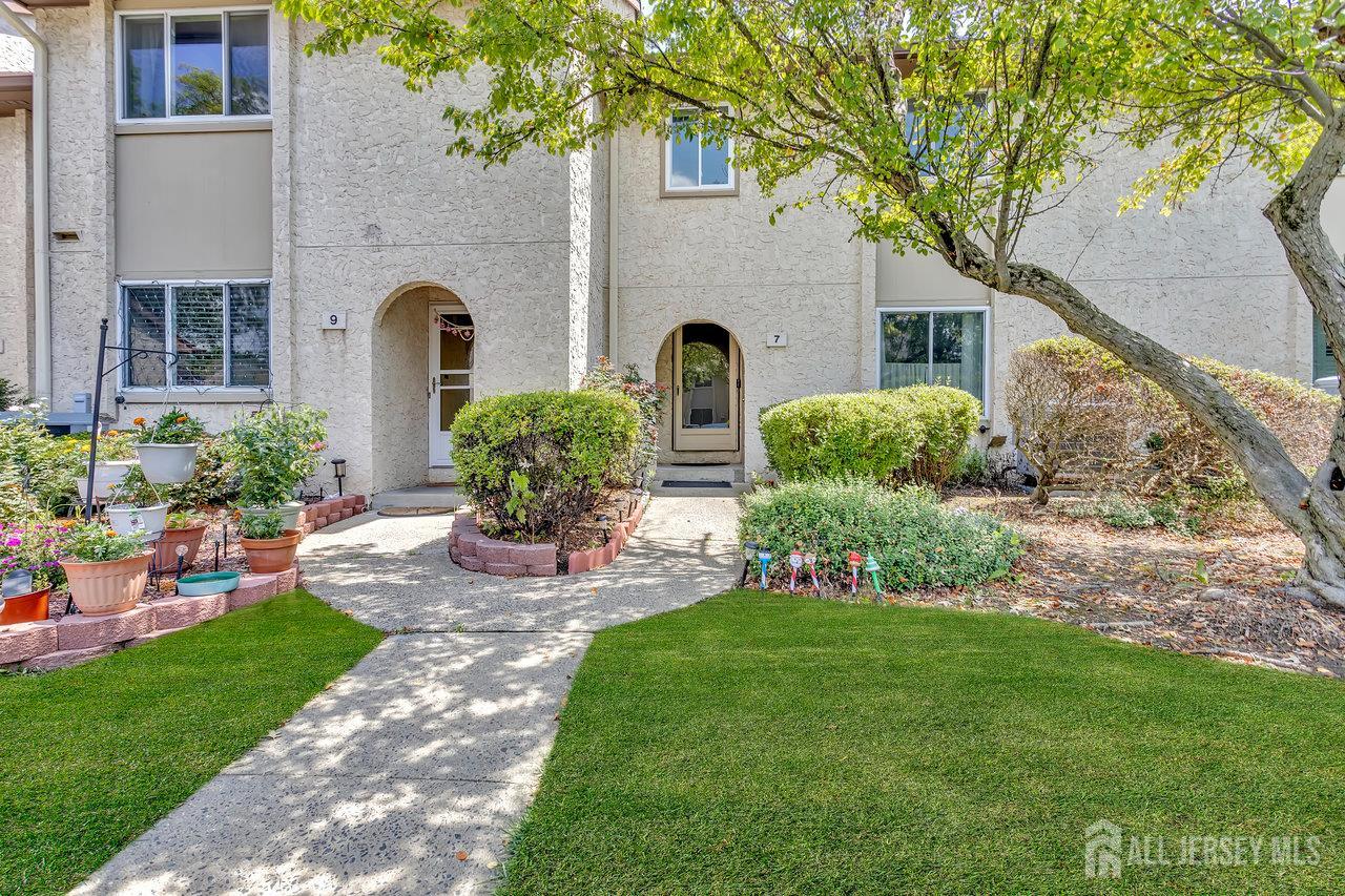 7 Tennyson Drive, Plainsboro, NJ, 08536