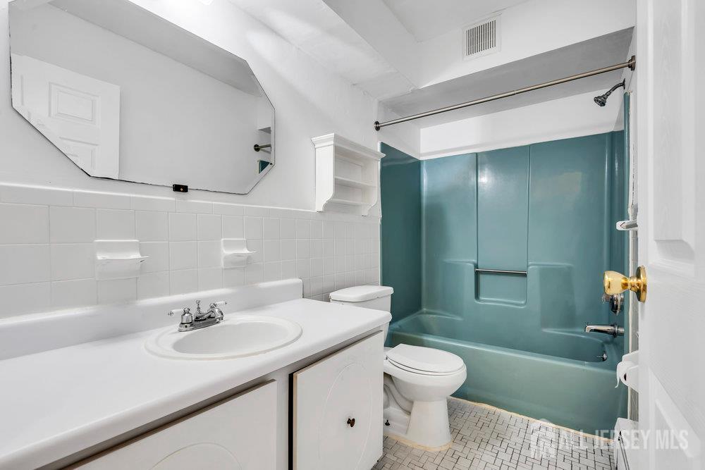 325 Cricket Lane, Woodbridge Proper, NJ, 07095 image 21