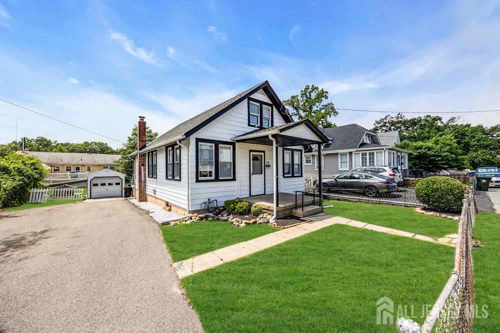 348 Woodbine Way Image 2
