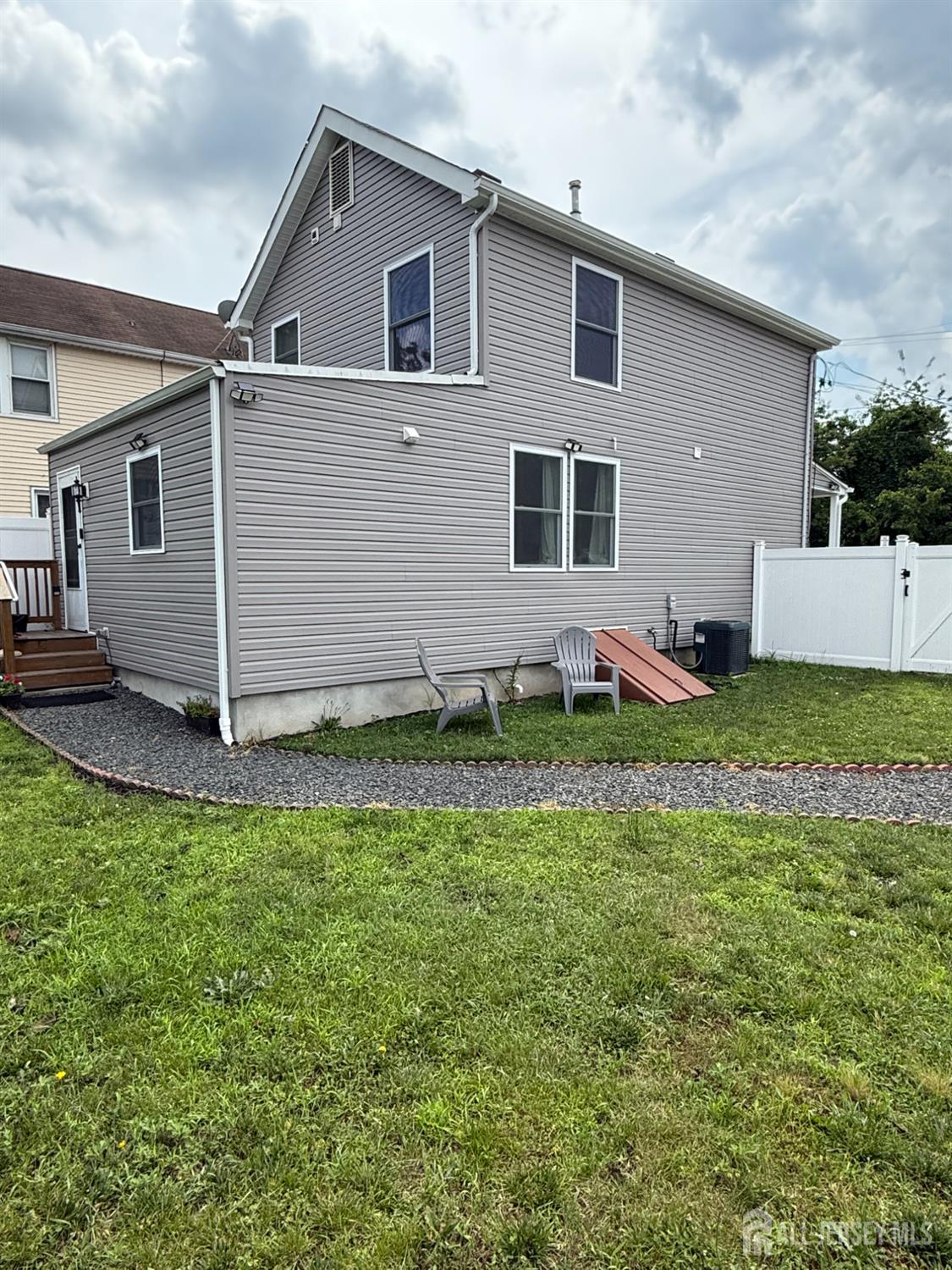 296 Oak Street Image 3