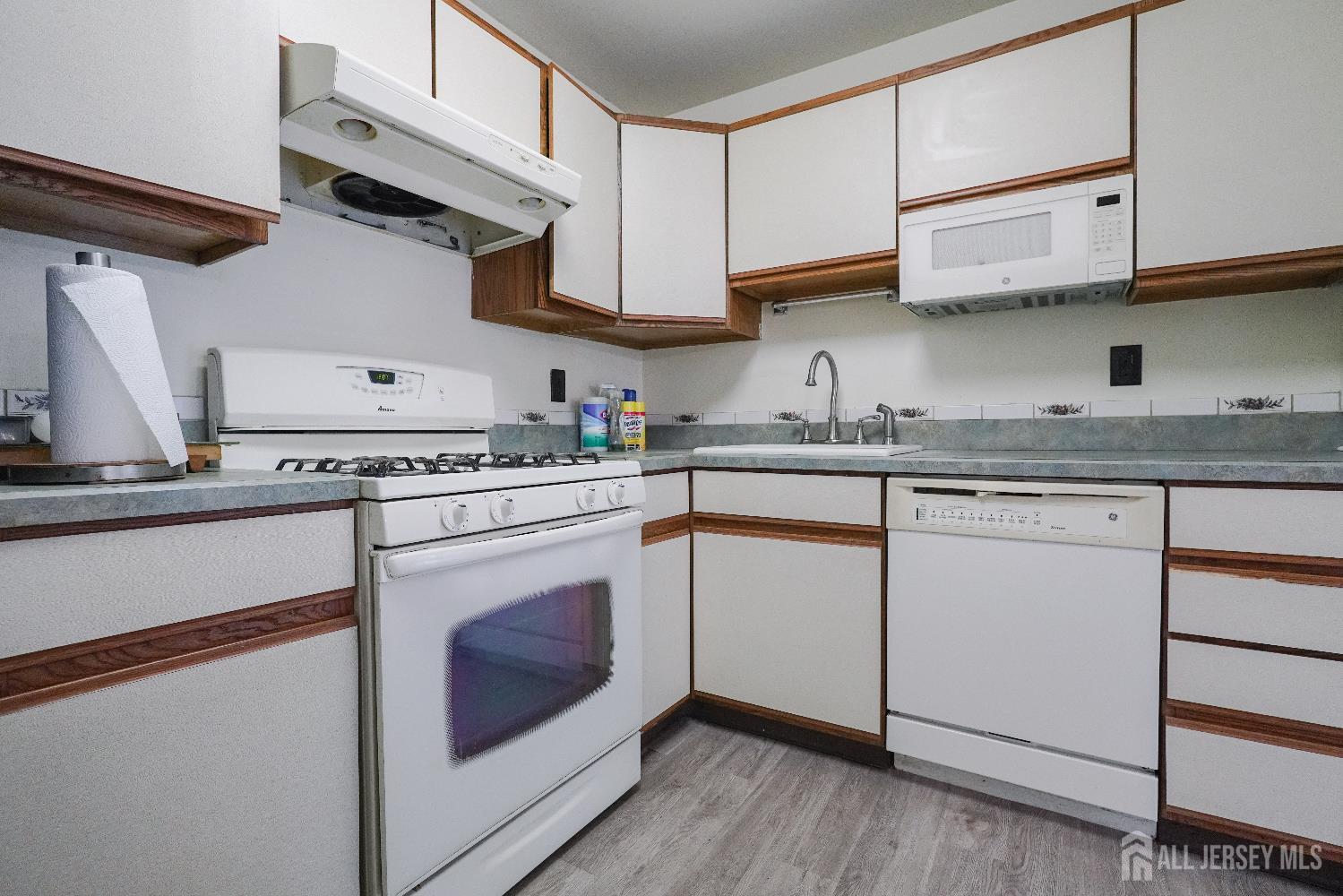 809 Woodhaven Drive, Edison, NJ, 08817 image 8