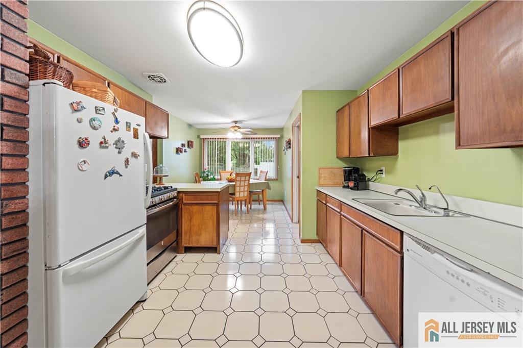 41 Jonathan Drive, Edison, NJ, 08820 image 7