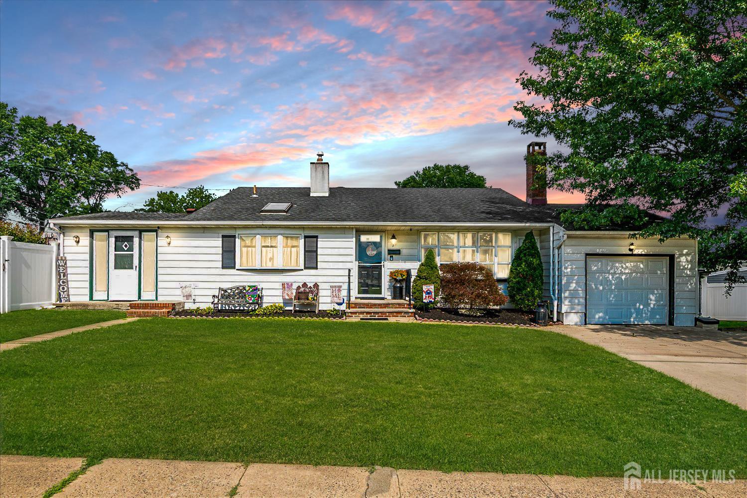 7 Caroline Place, Colonia, NJ, 07067