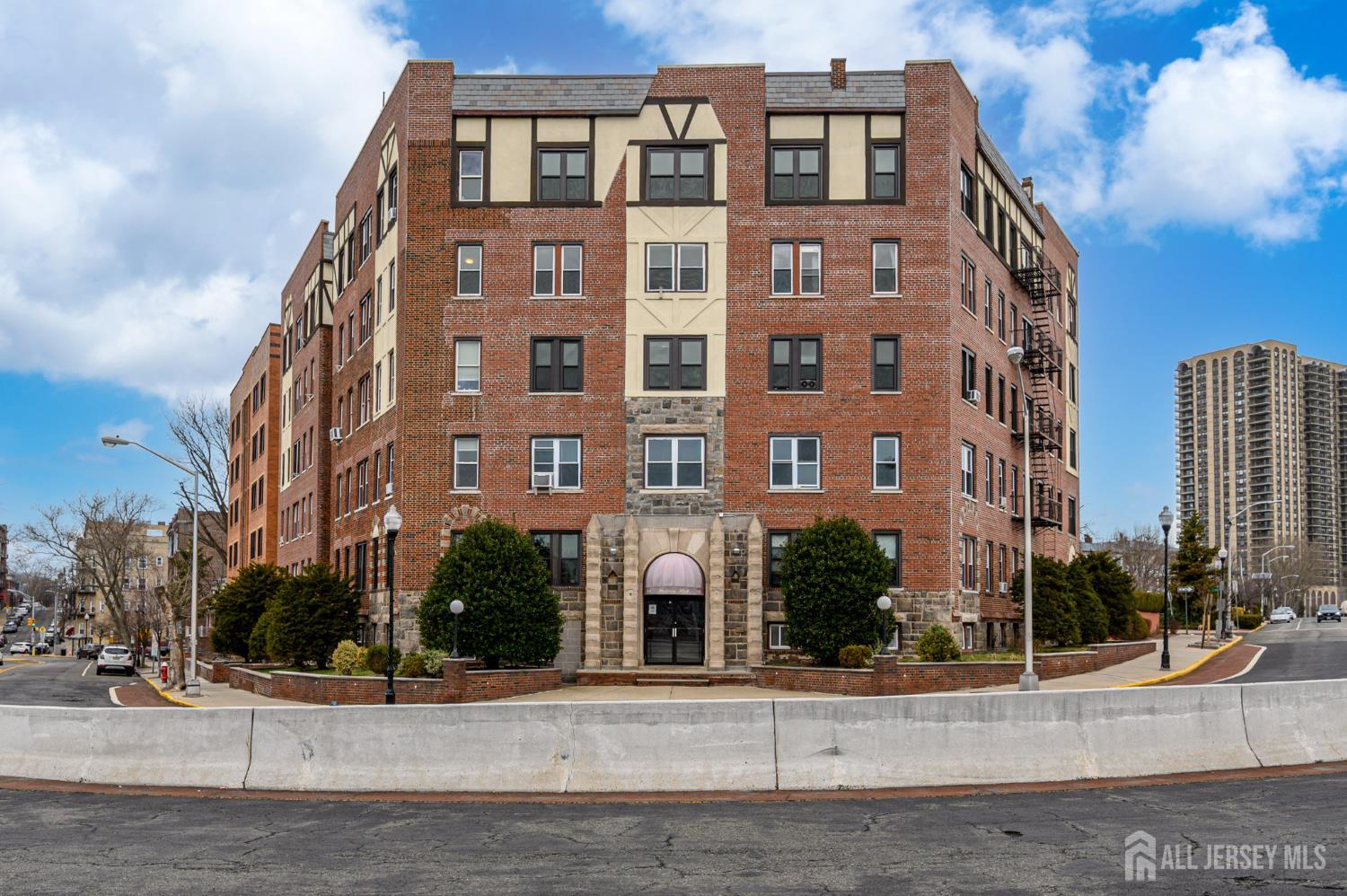 7435 Boulevard East 34, North Bergen, NJ, 07047