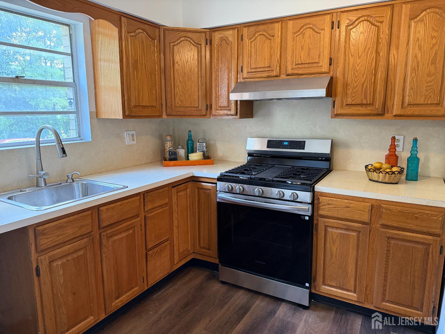 402 N Cranbury Road 8 Image 5