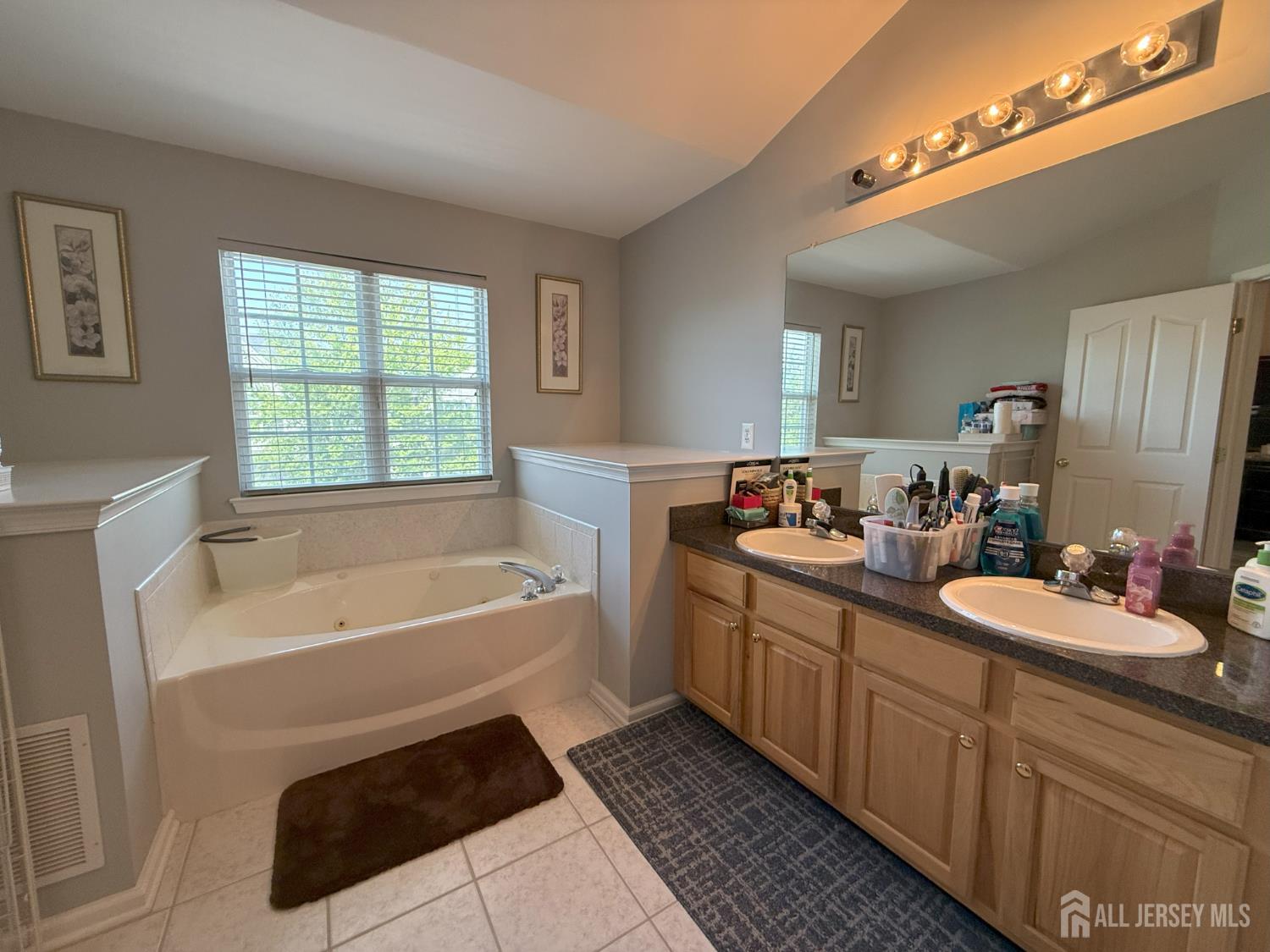 602 Yarrow Circle, South Brunswick, NJ, 08810 image 18