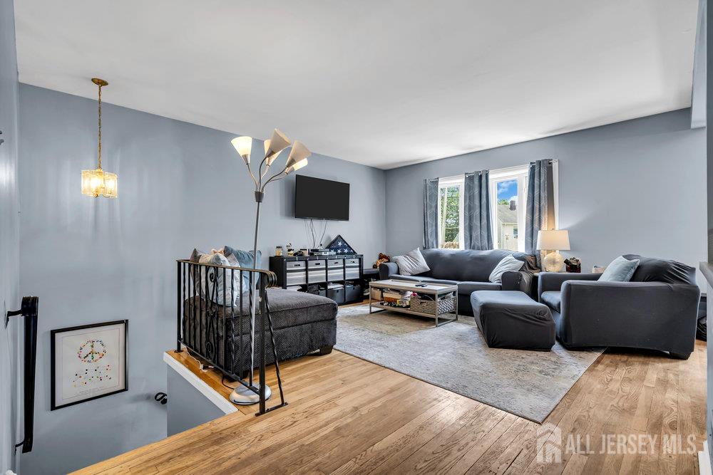 557 Howard Avenue Image 4