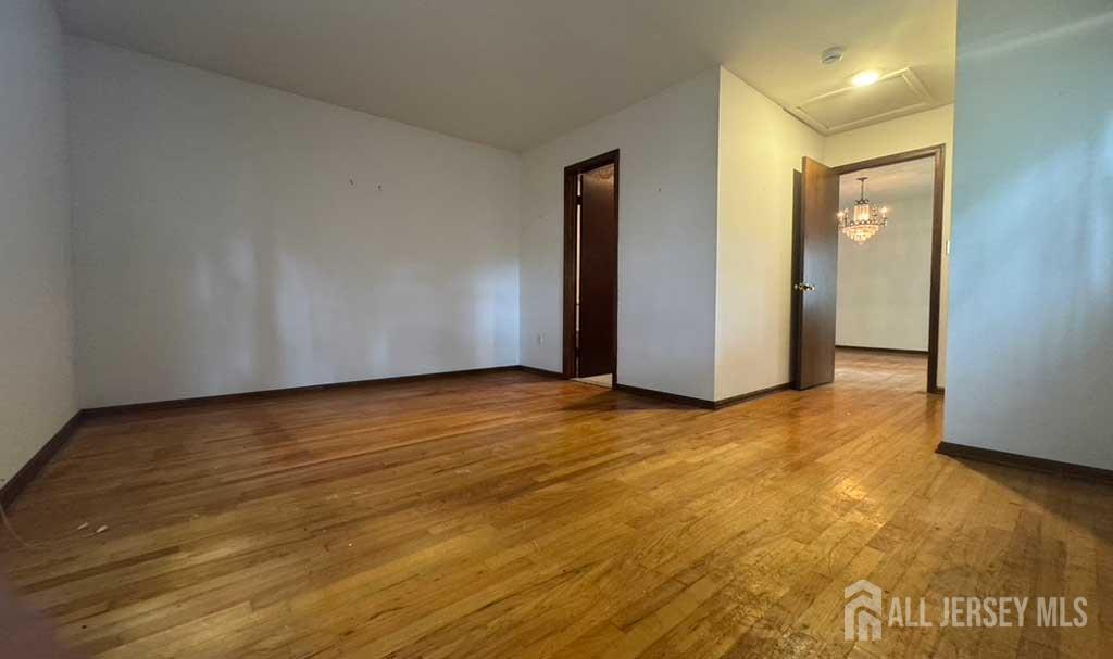 212 Middlesex Avenue Image 4