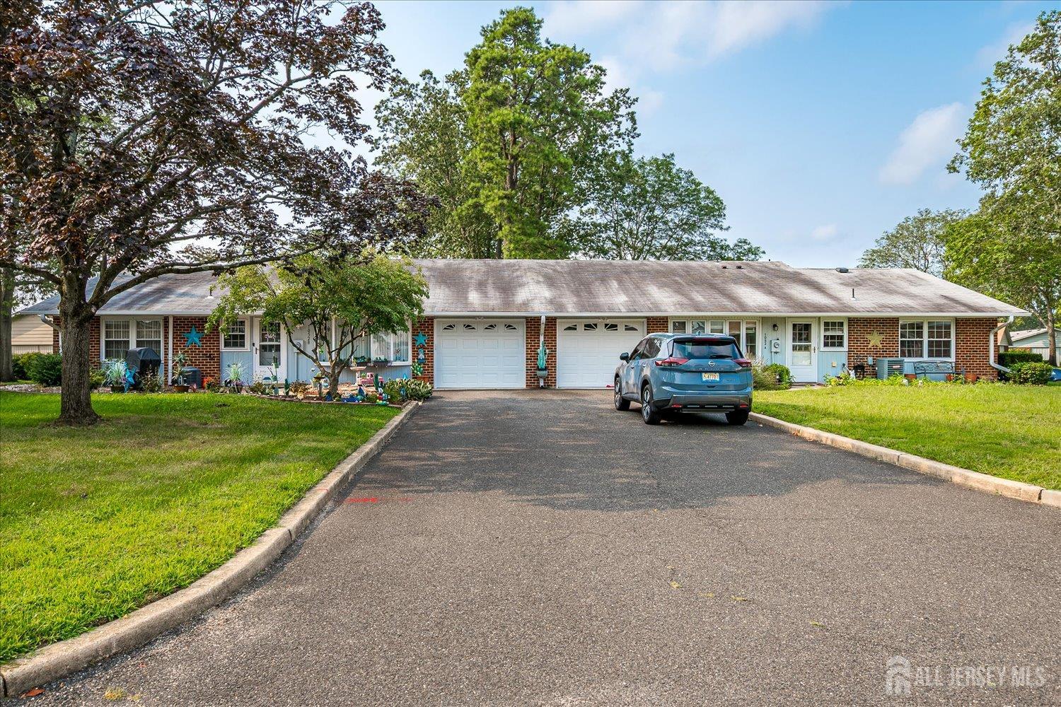 1052 Shetland Drive B Image 3