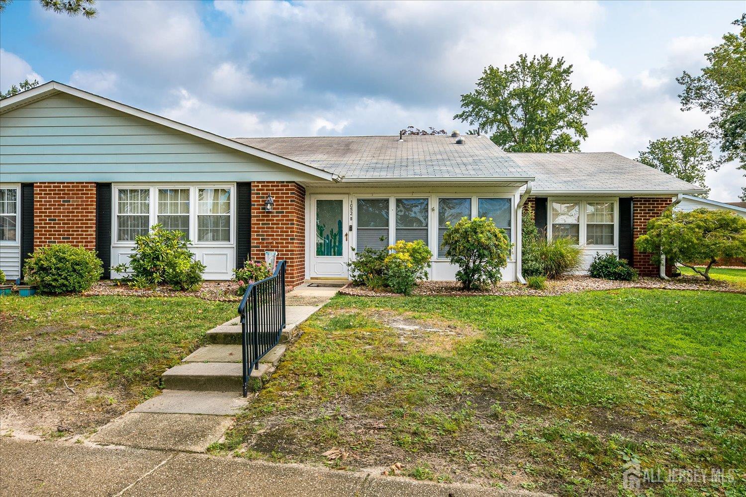 1052 Shetland Drive B Image 2