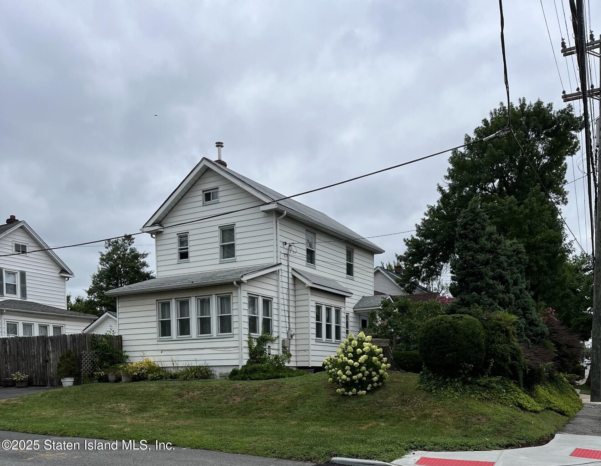 2111 Victory Boulevard, Staten Island, NY, 10314