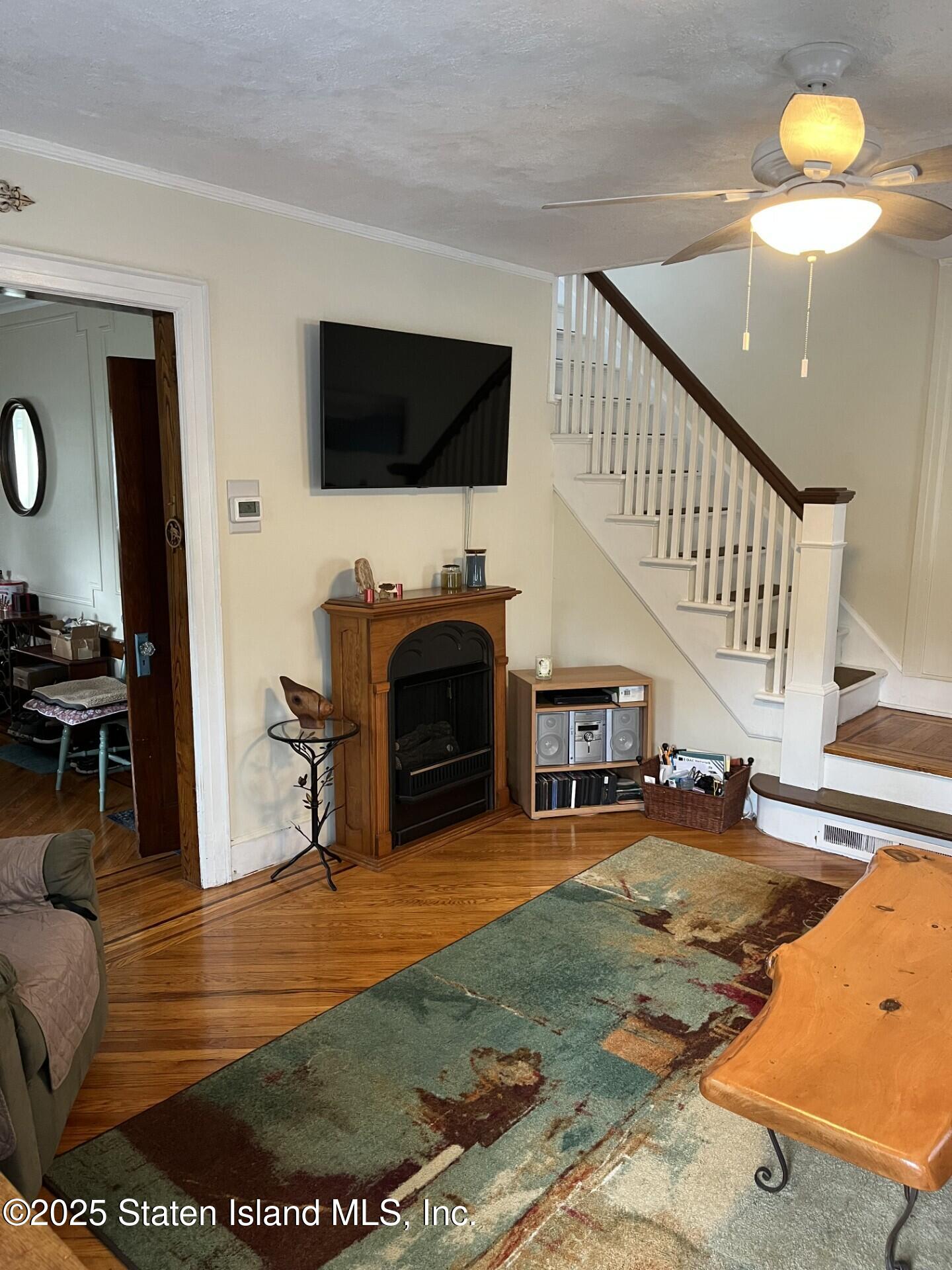 2111 Victory Boulevard Image 5