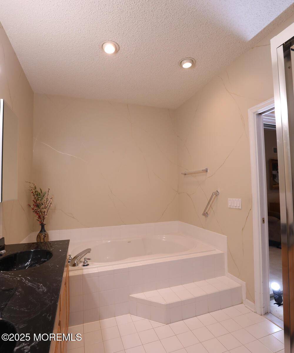 18 Kingston Court, Jamesburg, NJ, 08831 image 10