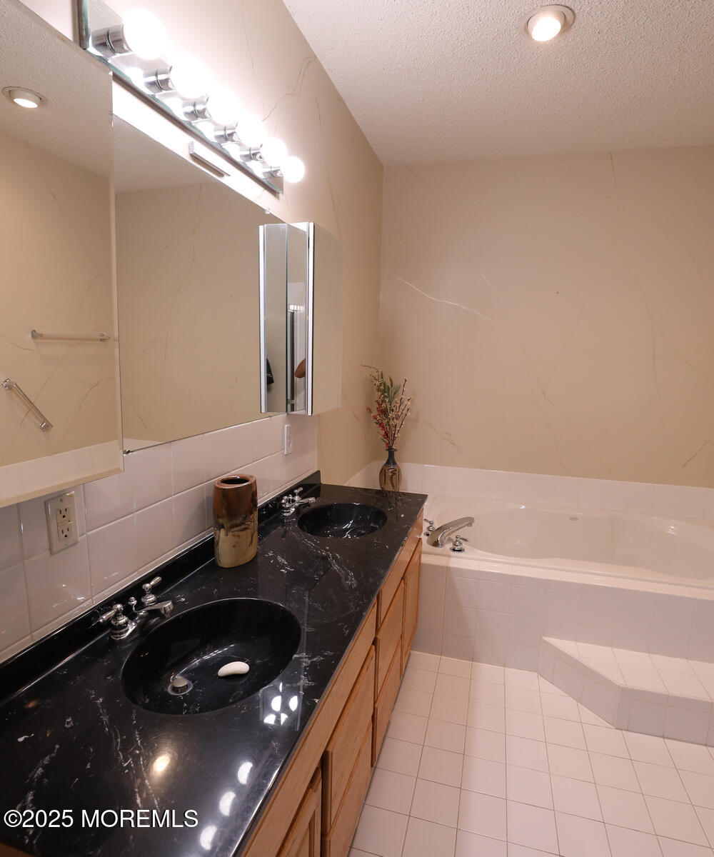 18 Kingston Court, Jamesburg, NJ, 08831 image 12