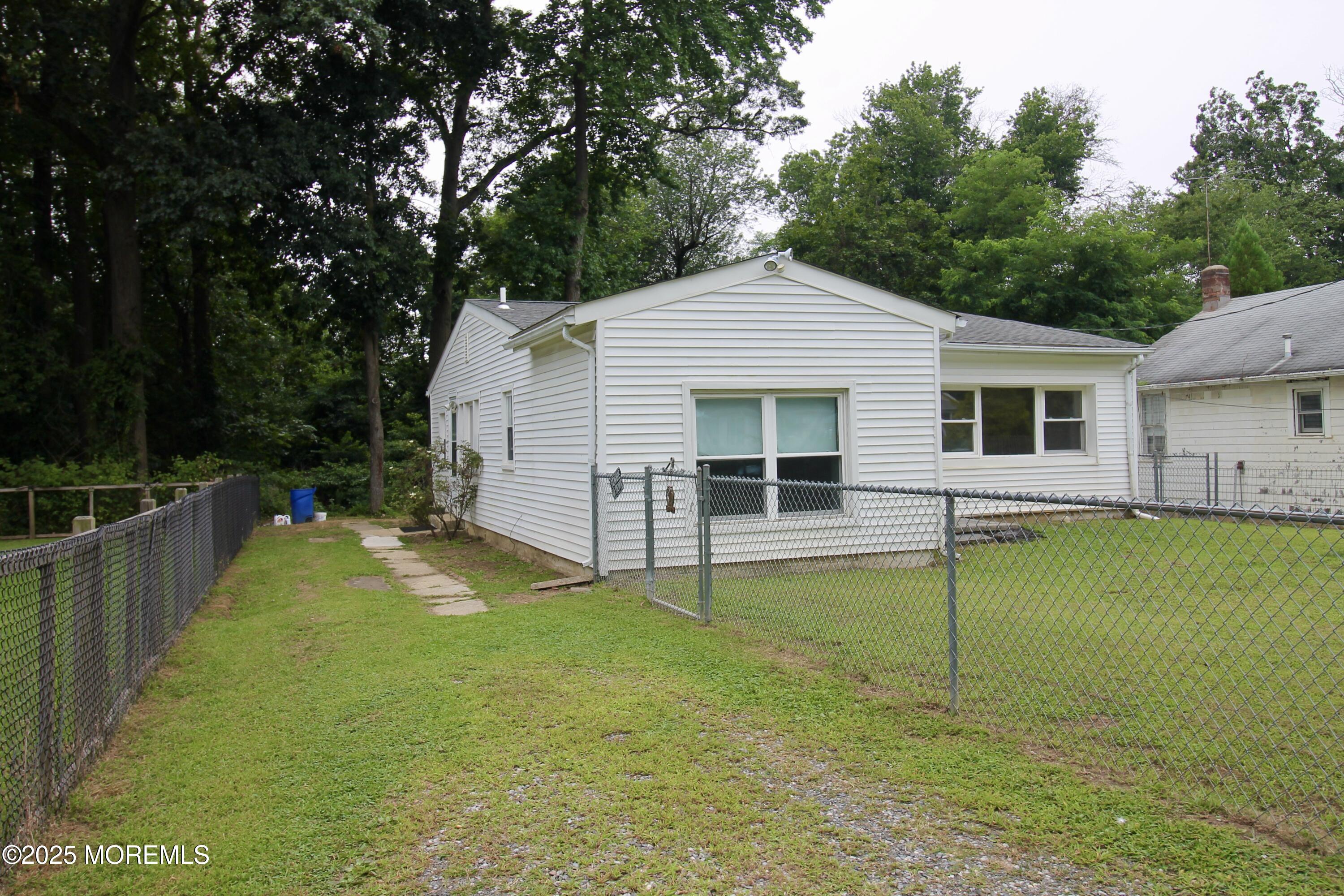 33 Weaverville Road Image 3