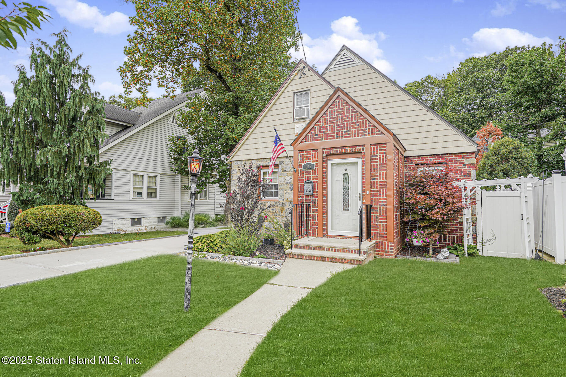 107 Oakdale Street Image 3