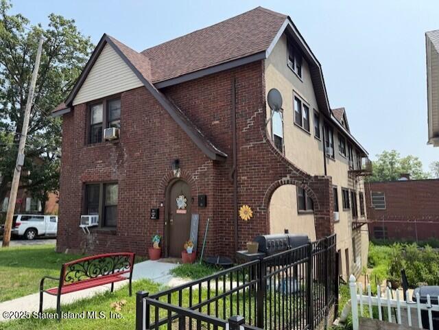 2390 Richmond Road Image 2