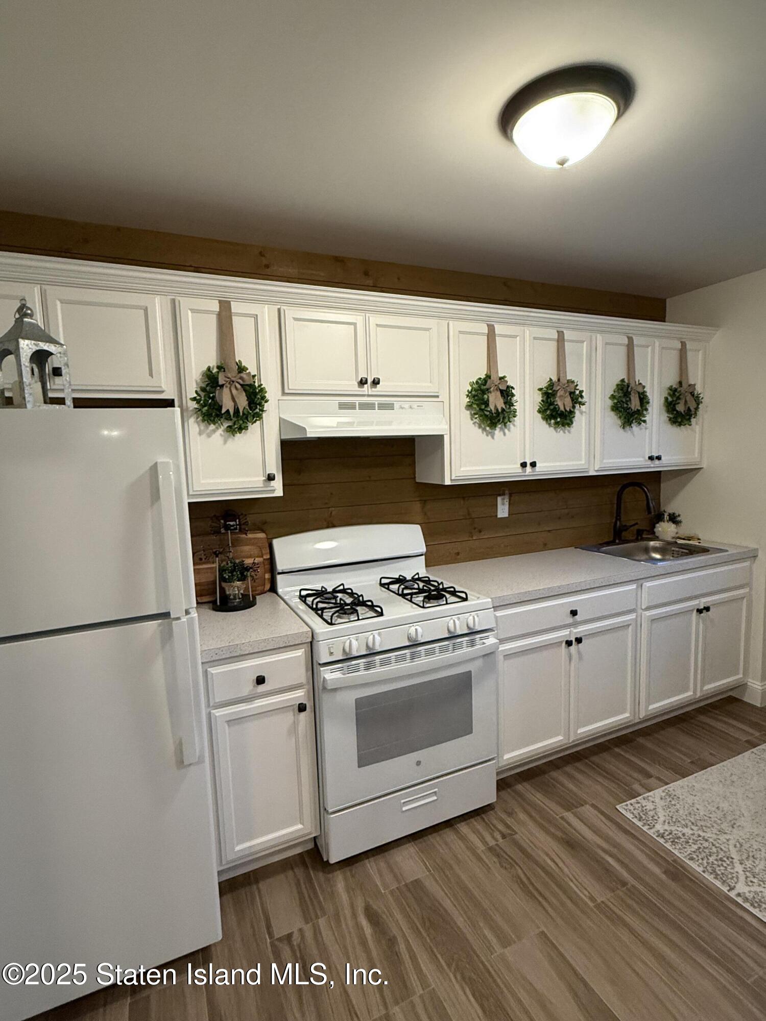 239 Vernon Avenue Image 5