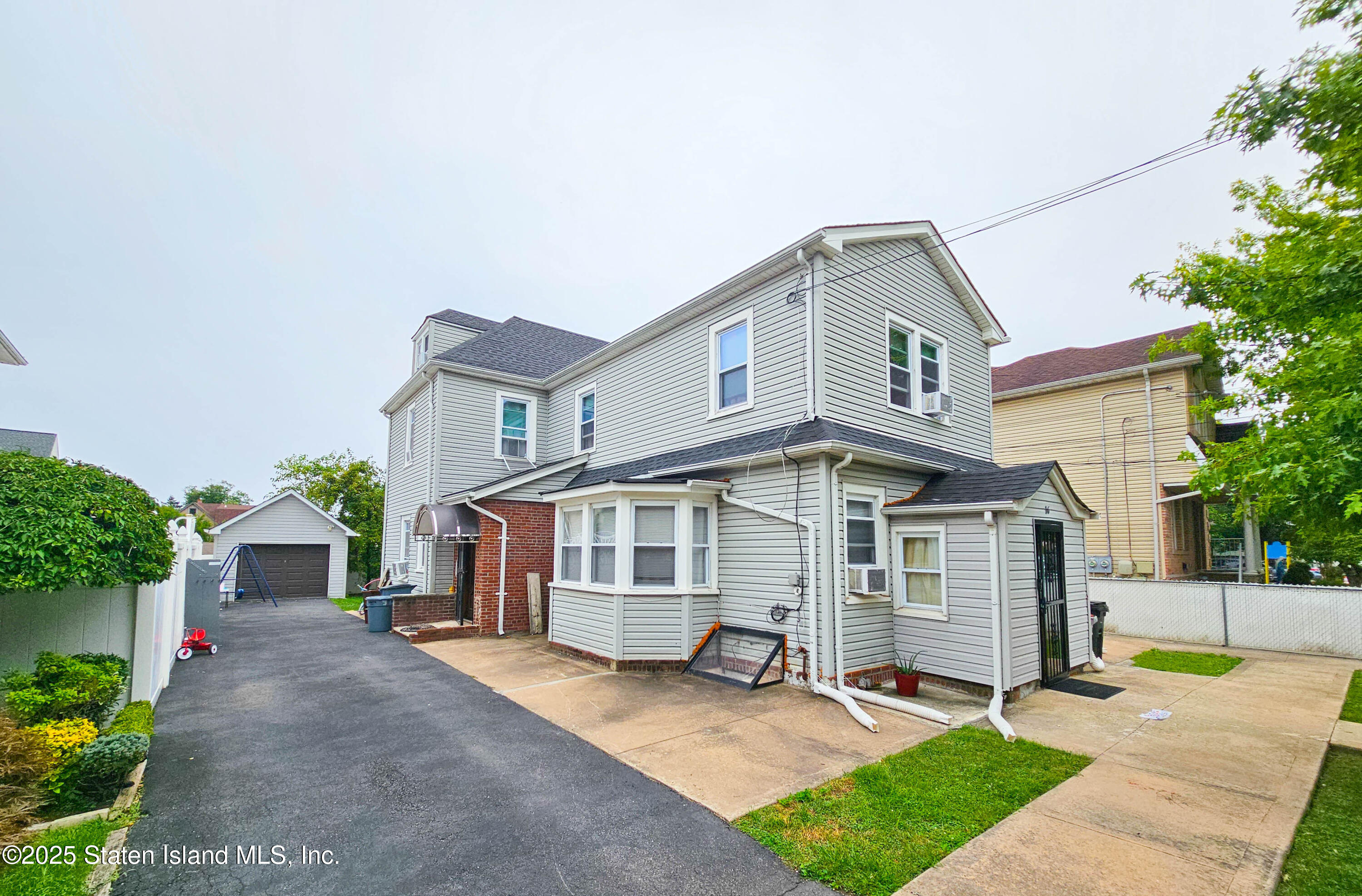 16 Lisbon Place, Staten Island, NY, 10306