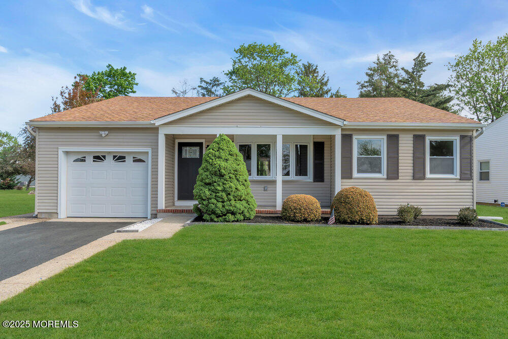 10 Norfolk Drive, Toms River, NJ, 08757