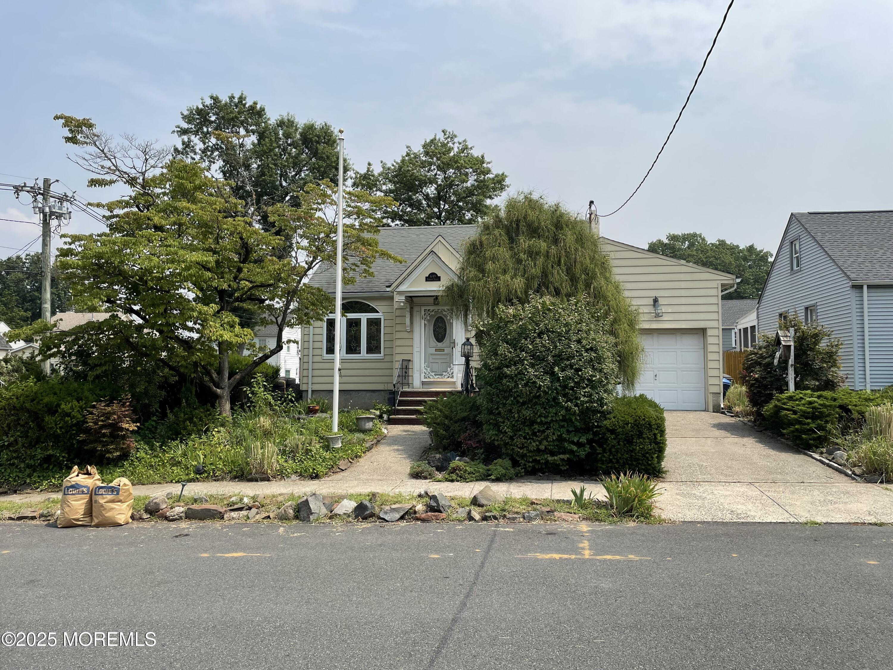 649 Robinson Terrace Image 3