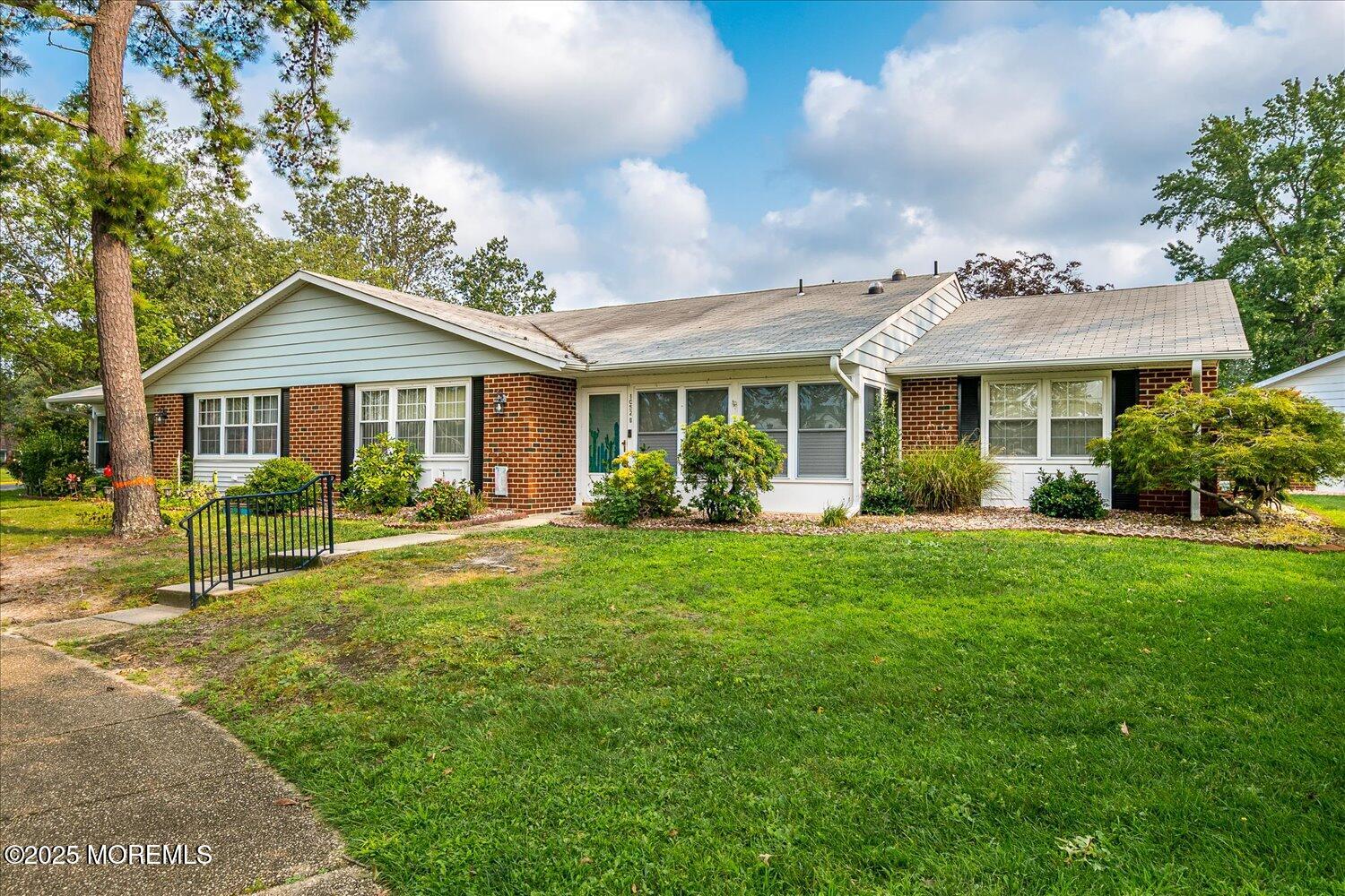 1052B Shetland Drive Image 1