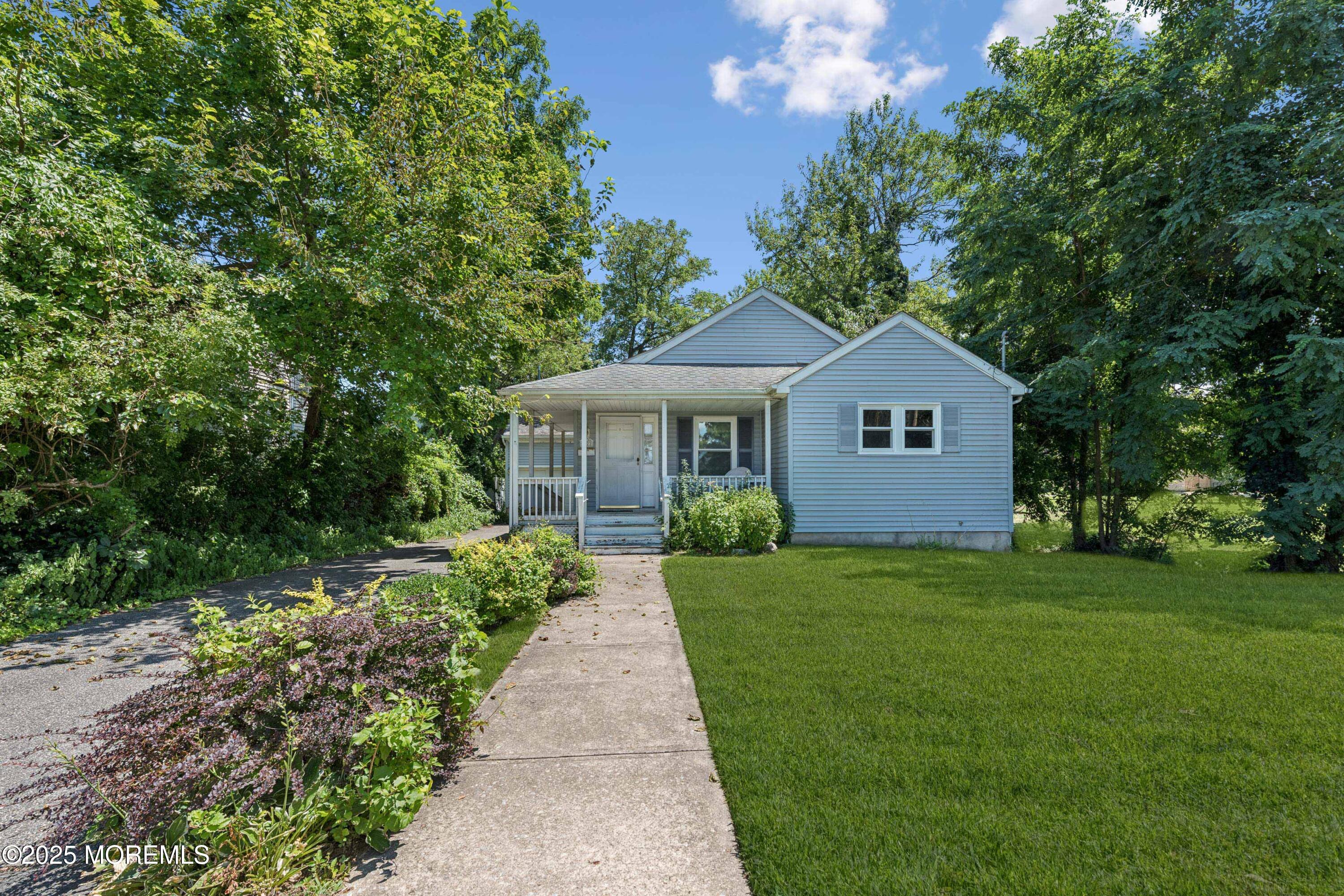 1122 Borden Avenue Image 1