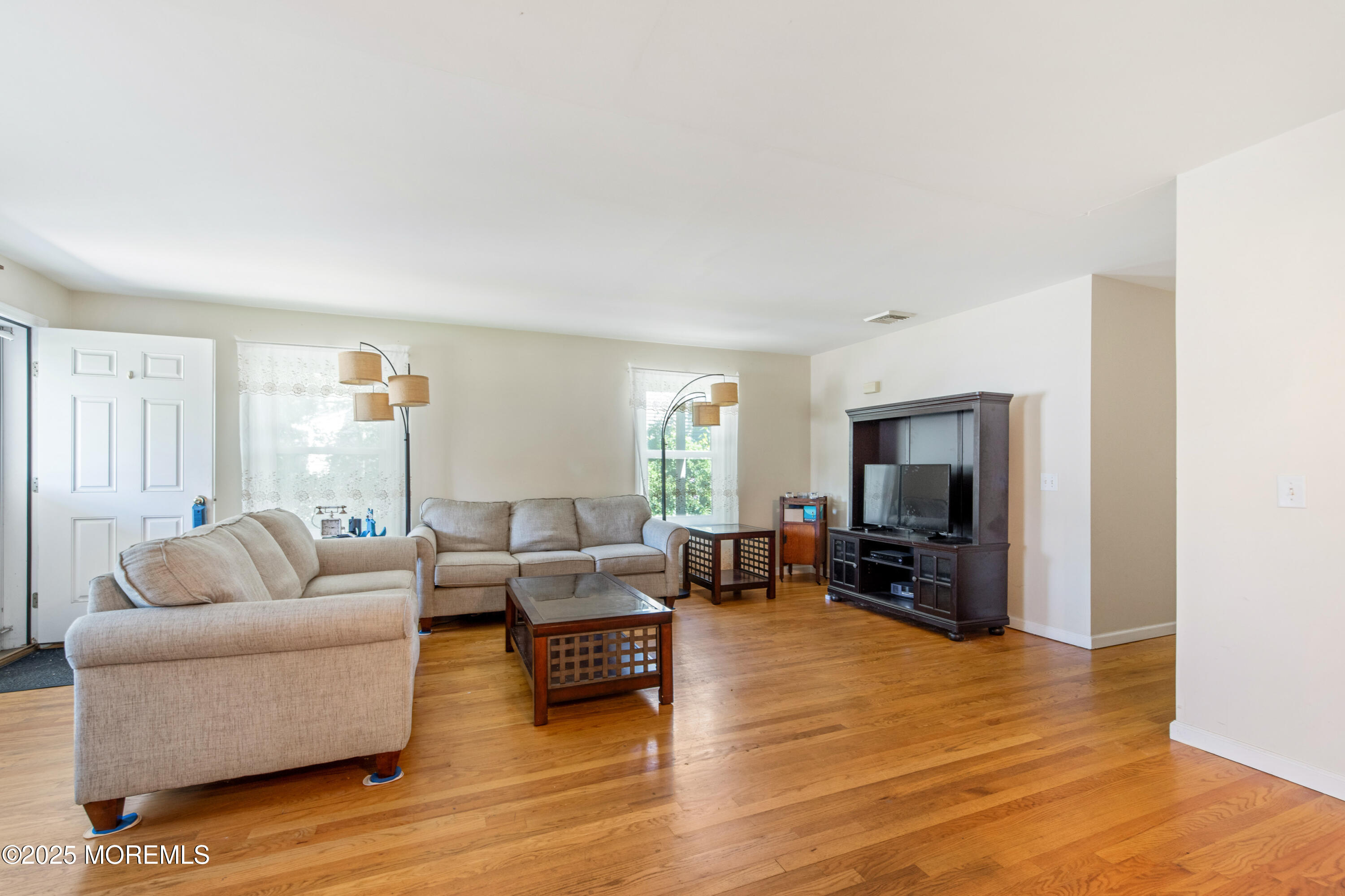 1122 Borden Avenue Image 4