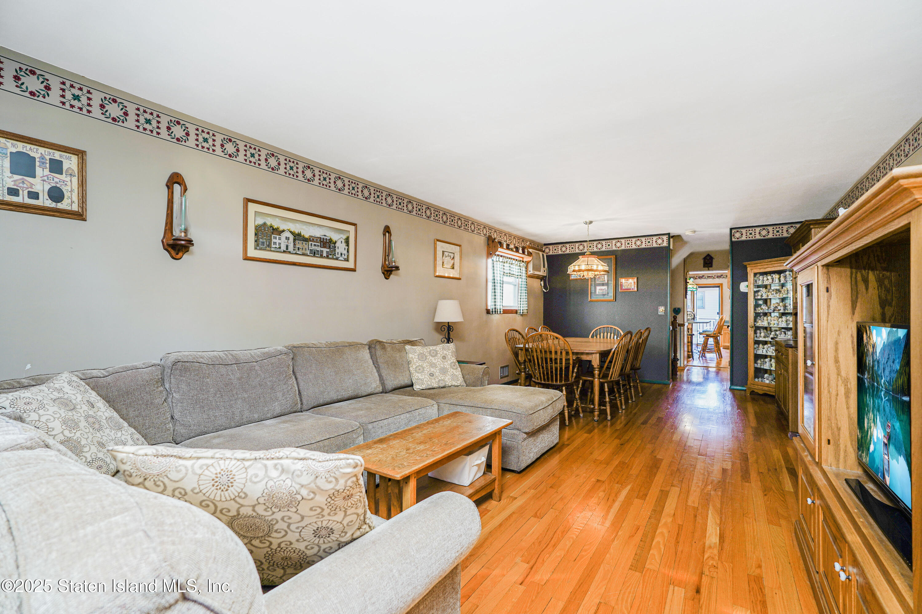 980 Rensselaer Avenue Image 4
