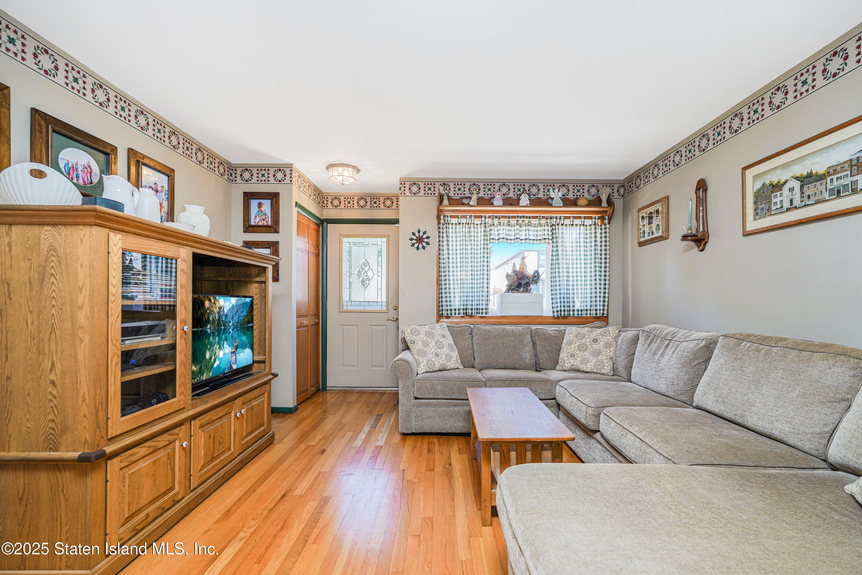 980 Rensselaer Avenue Image 3