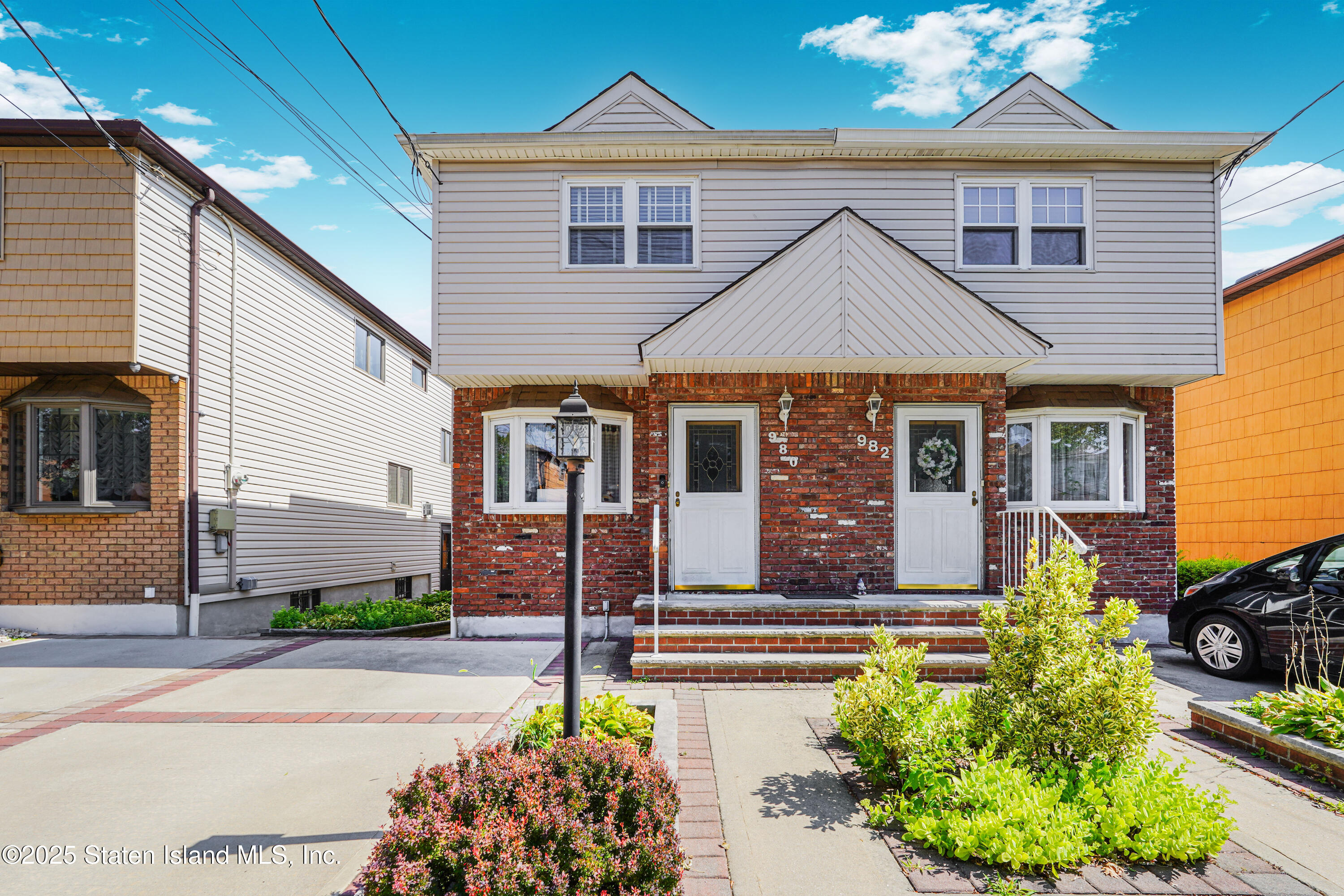 980 Rensselaer Avenue Image 2