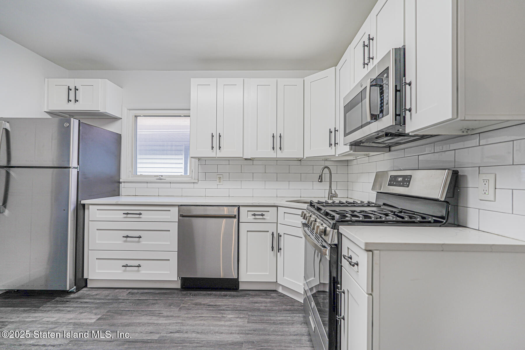 120 Dixon Avenue Image 4