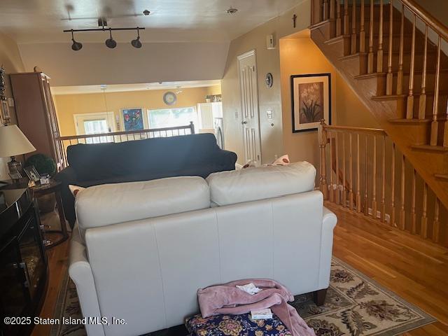 142 Alex Circle Image 4
